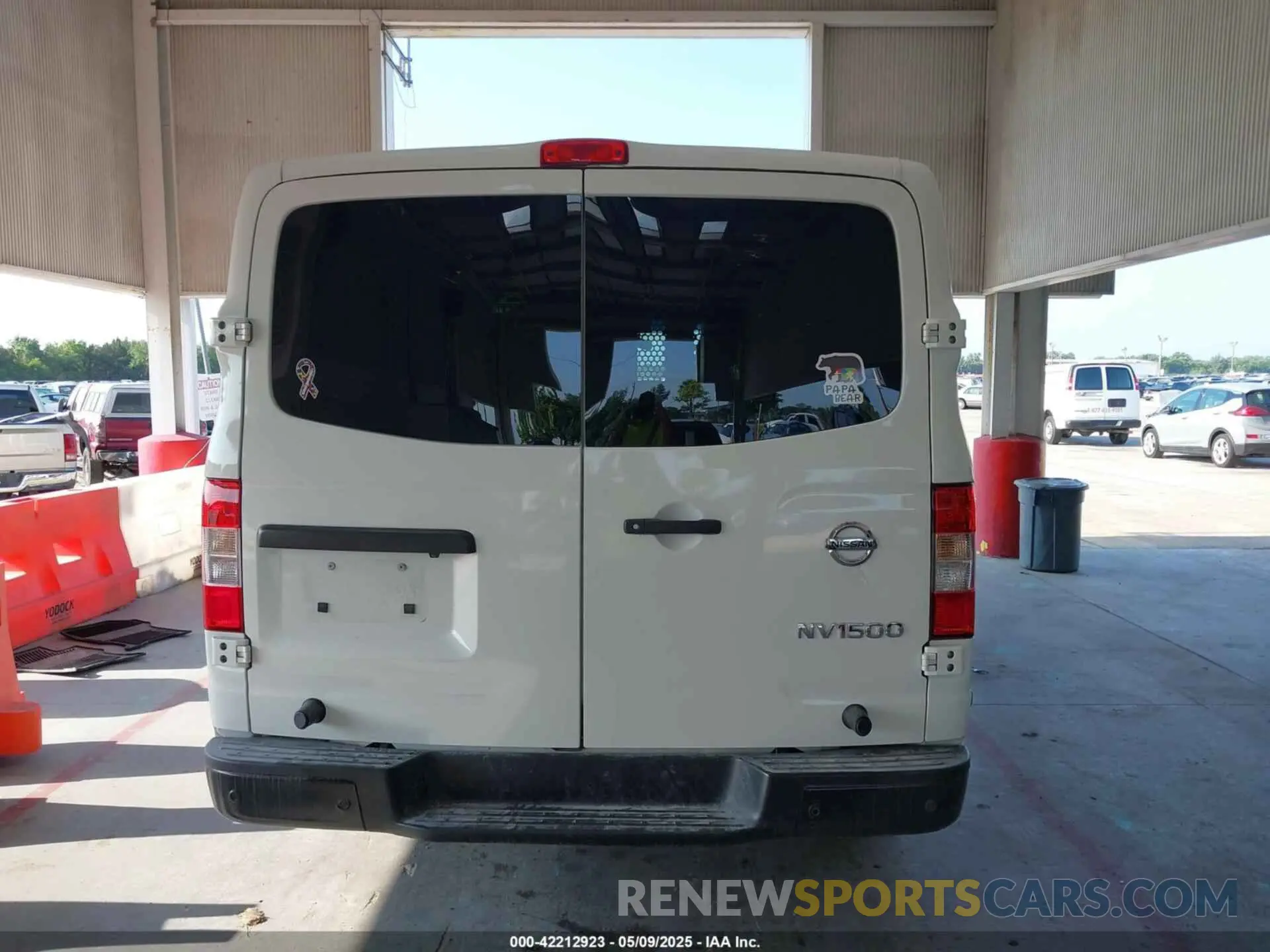 16 fotografías del automóvil dañado 1N6BF0KM6KN807312 NISSAN NV CARGO NV1500 2019