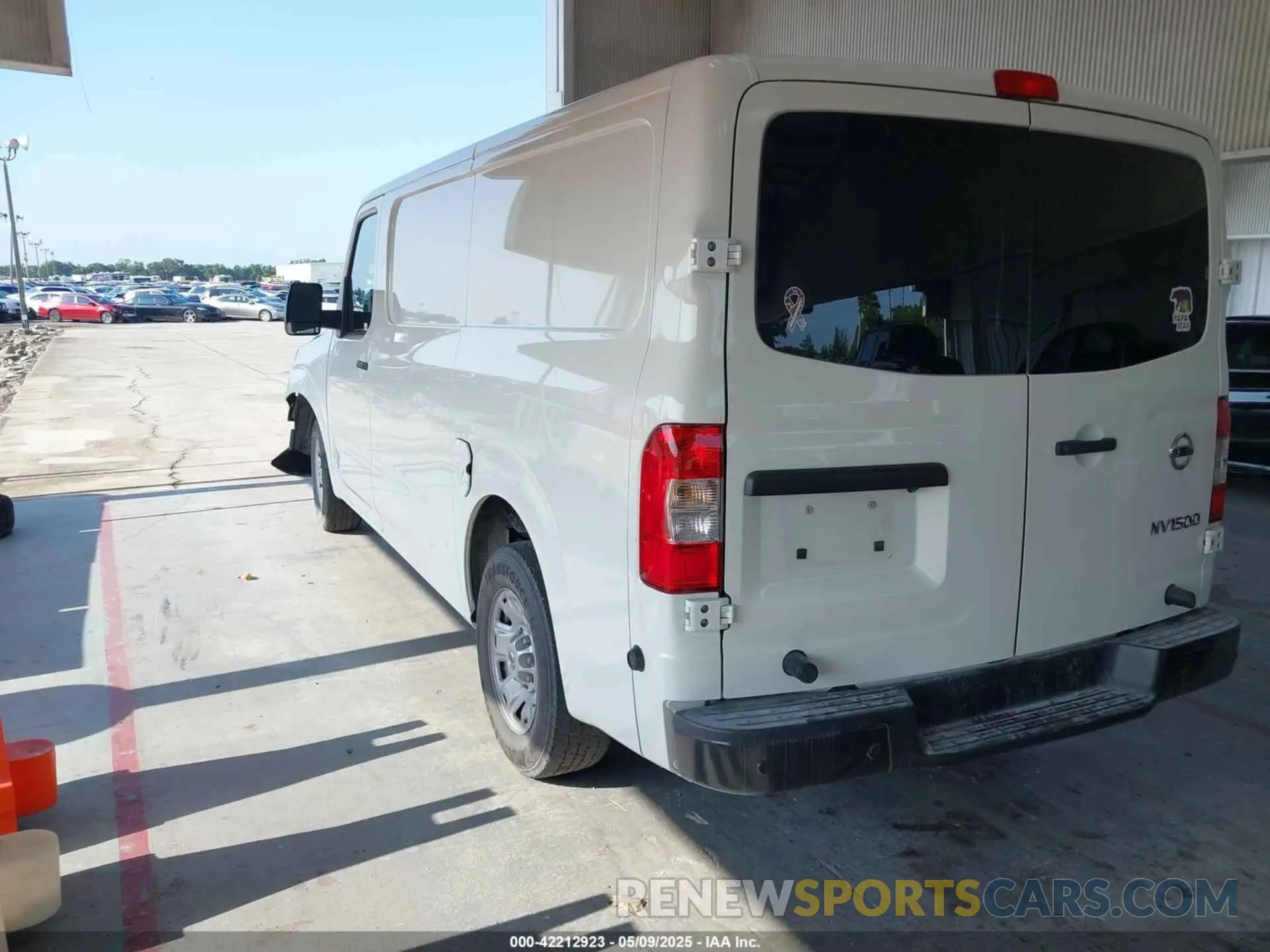 3 fotografías del automóvil dañado 1N6BF0KM6KN807312 NISSAN NV CARGO NV1500 2019