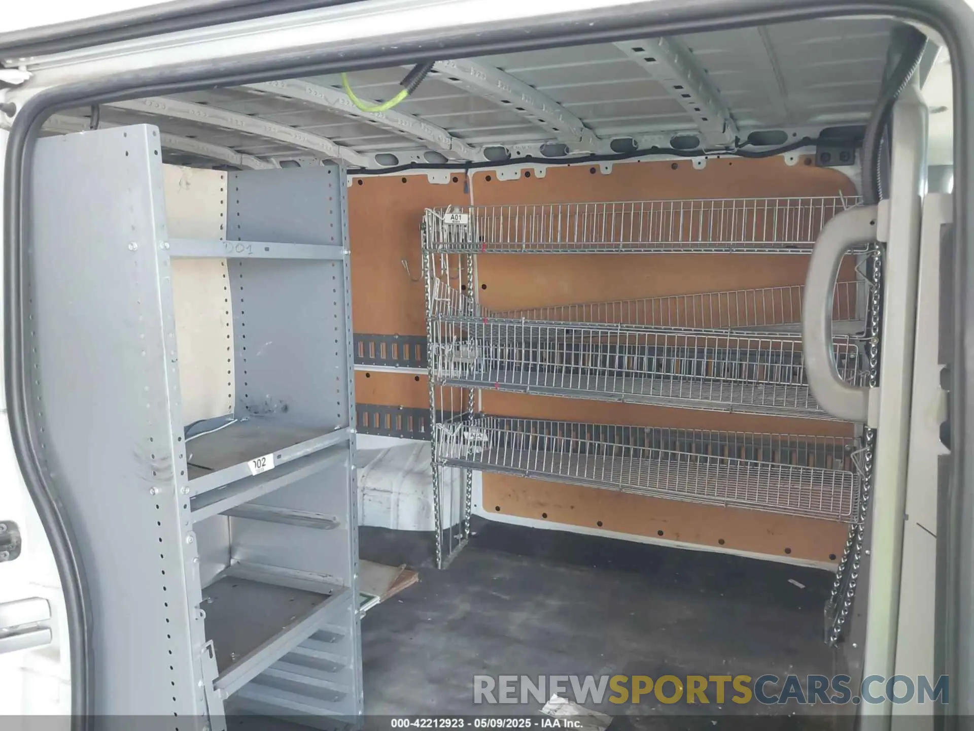8 fotografías del automóvil dañado 1N6BF0KM6KN807312 NISSAN NV CARGO NV1500 2019