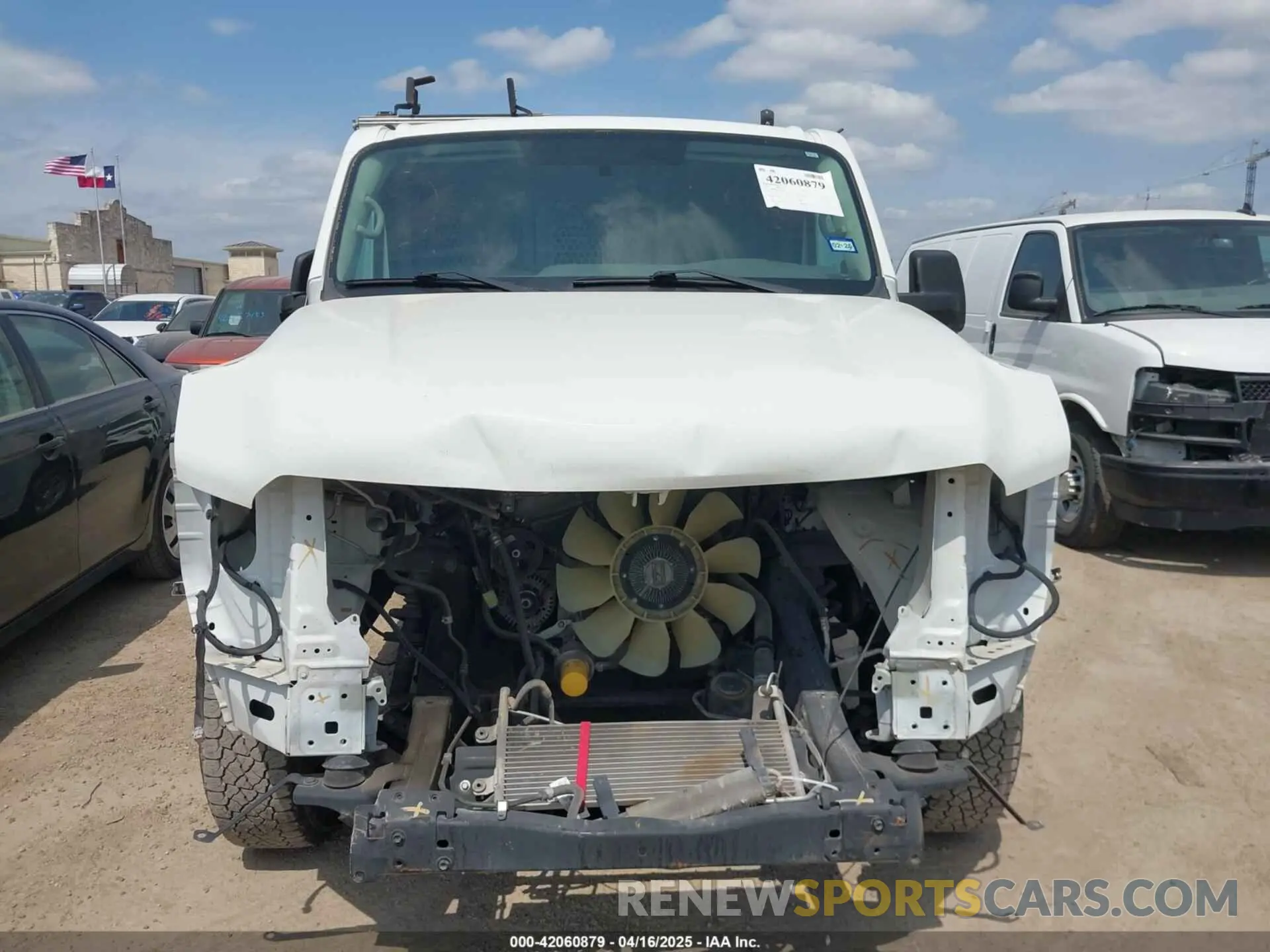 12 fotografías del automóvil dañado 1N6BF0KM0LN810613 NISSAN NV CARGO NV1500 2020