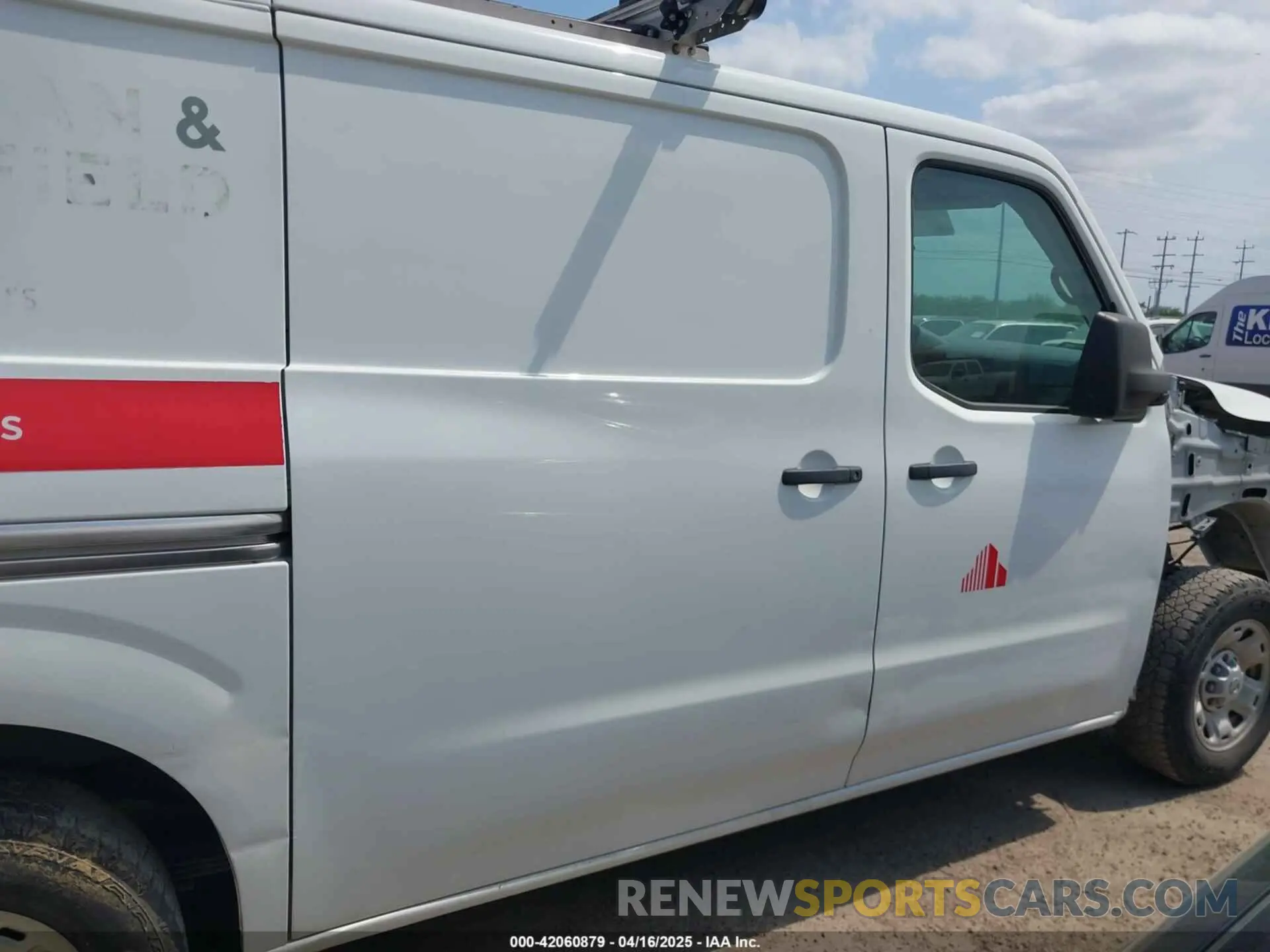 13 fotografías del automóvil dañado 1N6BF0KM0LN810613 NISSAN NV CARGO NV1500 2020