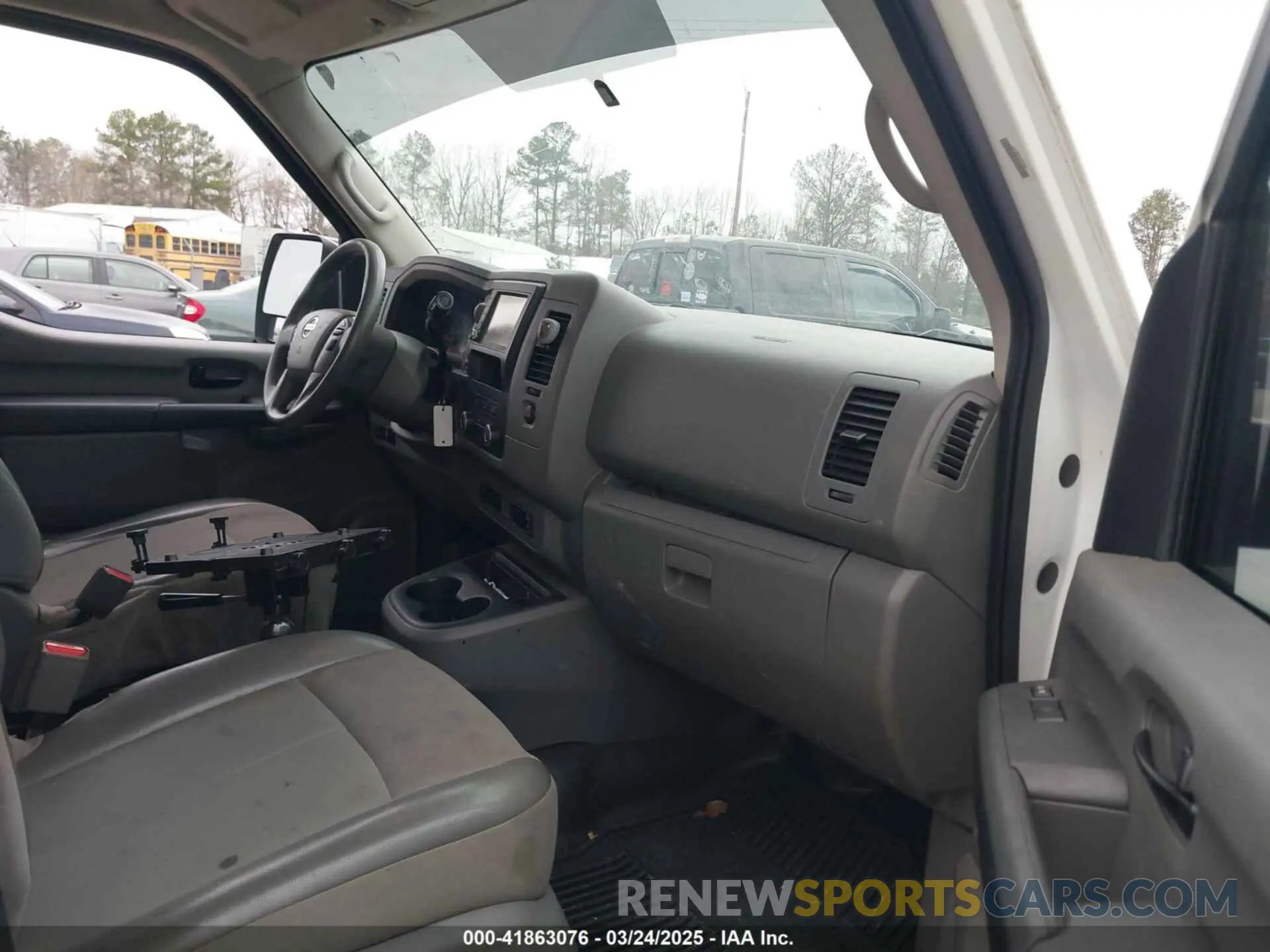 5 fotografías del automóvil dañado 1N6BF0KM5LN809313 NISSAN NV CARGO NV1500 2020
