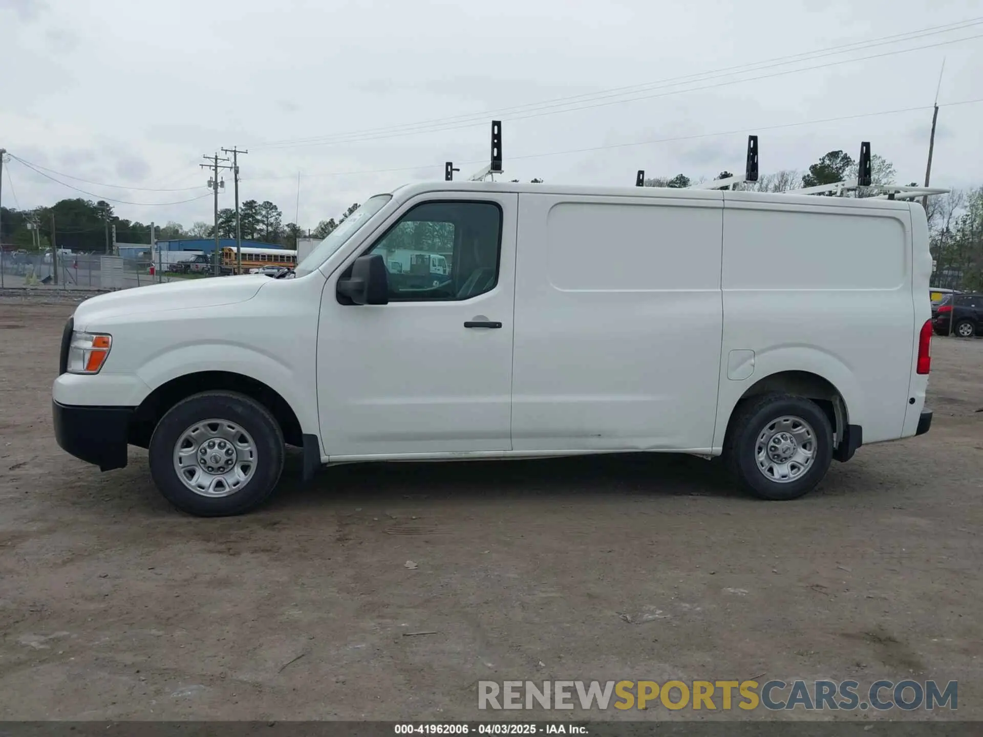 14 fotografías del automóvil dañado 1N6BF0KM7LN809782 NISSAN NV CARGO NV1500 2020