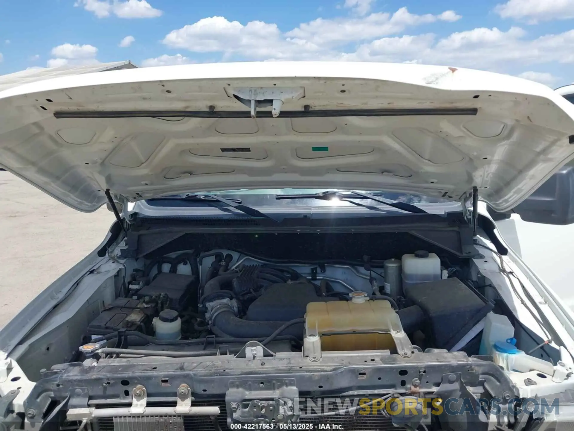 10 fotografías del automóvil dañado 1N6BF0KMXLN802857 NISSAN NV CARGO NV1500 2020