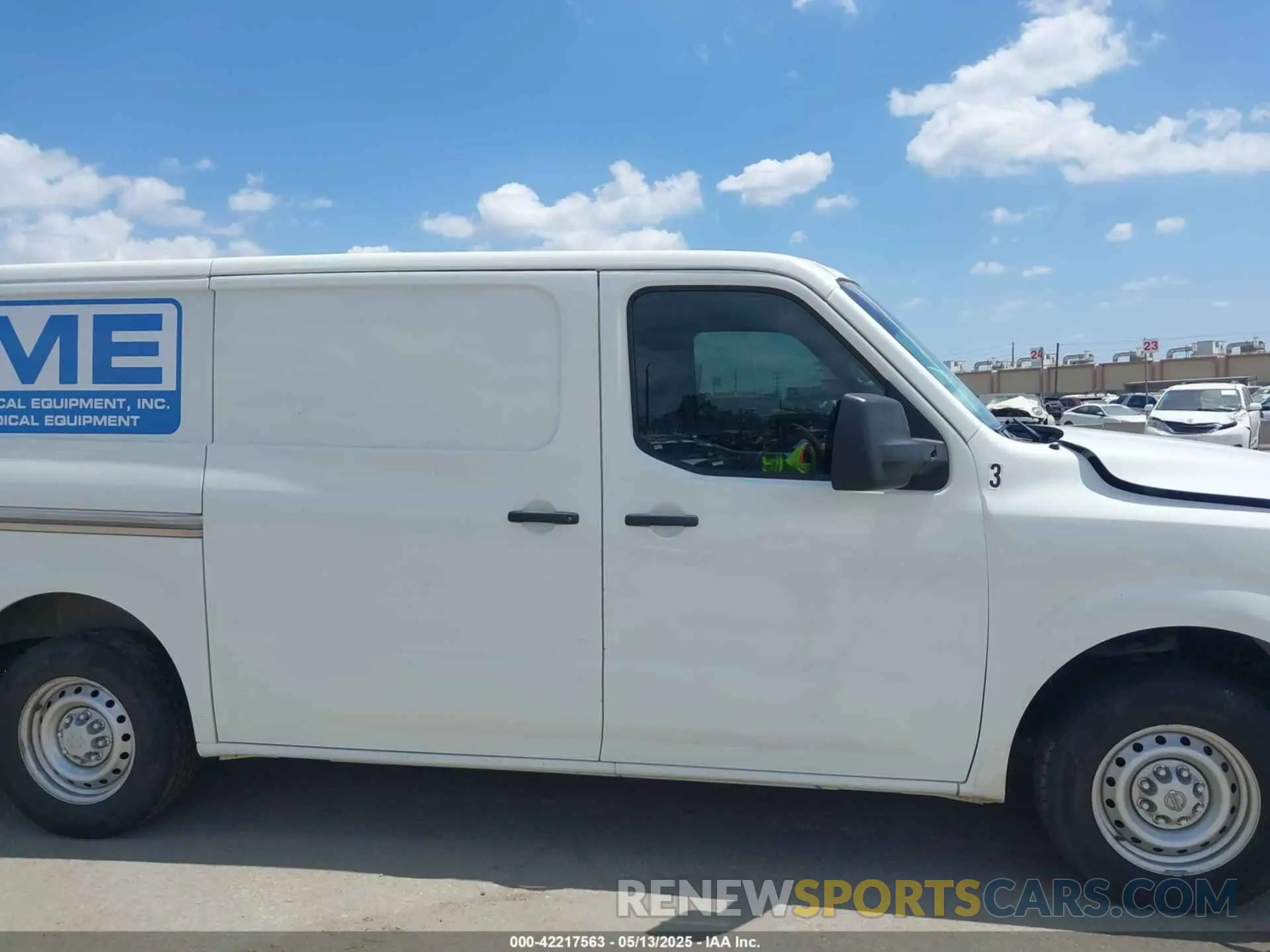 13 fotografías del automóvil dañado 1N6BF0KMXLN802857 NISSAN NV CARGO NV1500 2020
