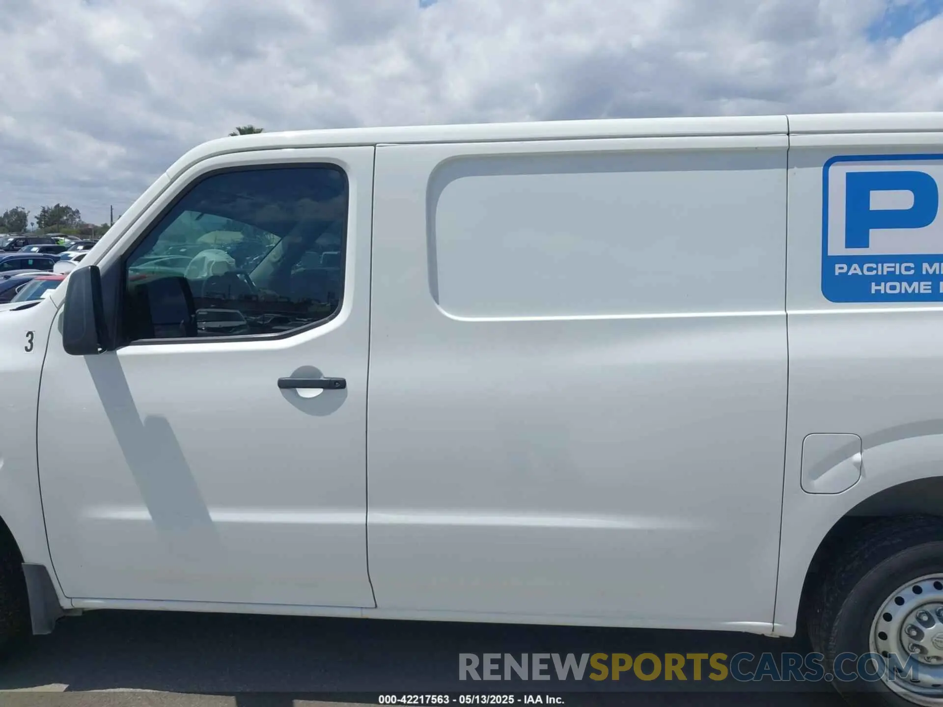 14 fotografías del automóvil dañado 1N6BF0KMXLN802857 NISSAN NV CARGO NV1500 2020