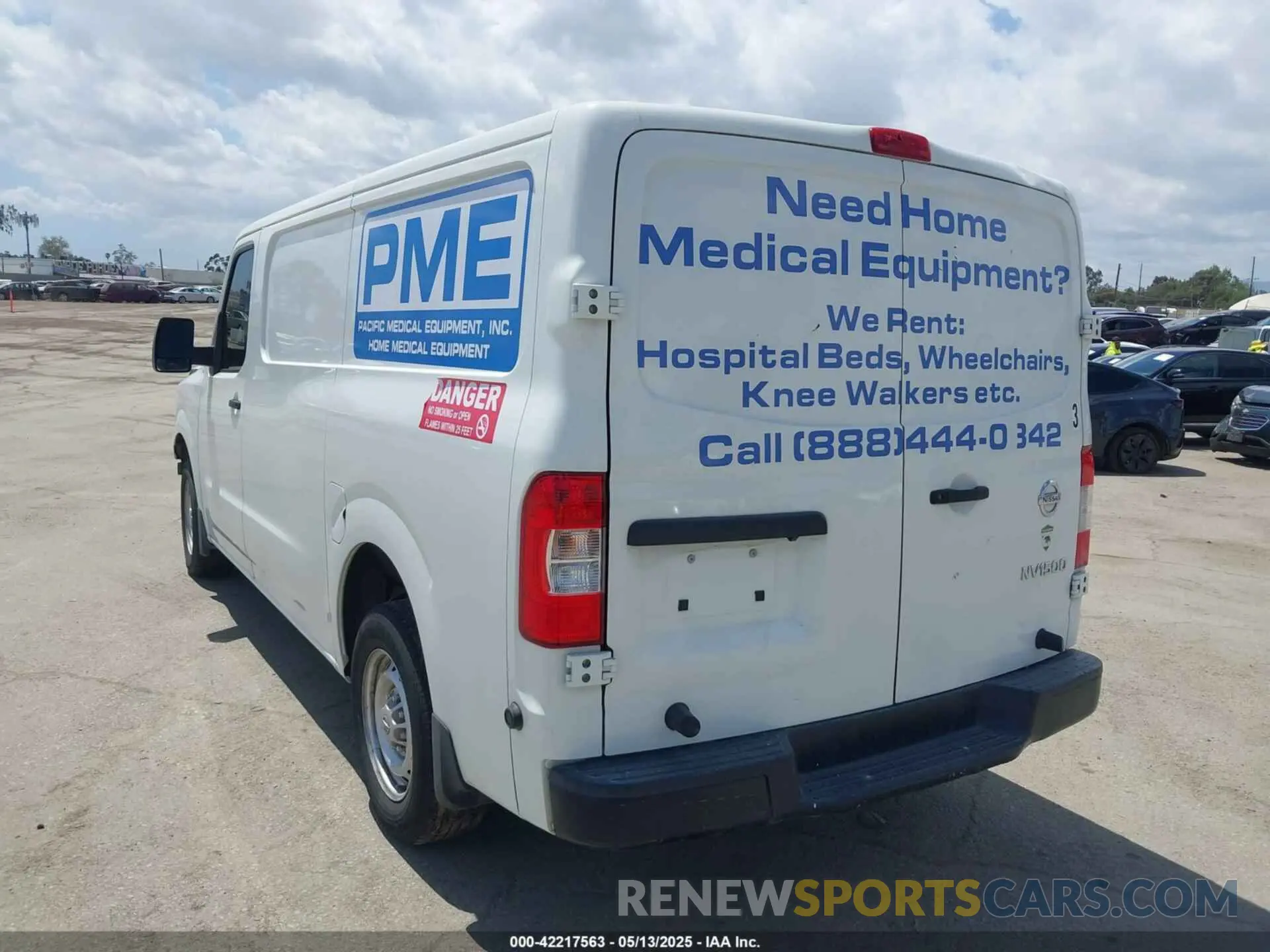3 fotografías del automóvil dañado 1N6BF0KMXLN802857 NISSAN NV CARGO NV1500 2020