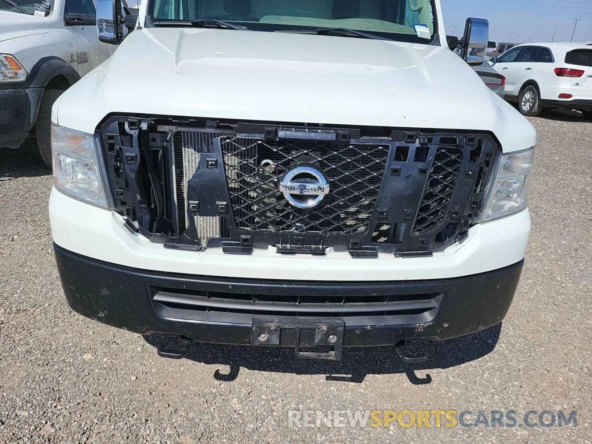 11 fotografías del automóvil dañado 1N6AF0LY4KN806284 NISSAN NV CARGO NV2500 HD 2019