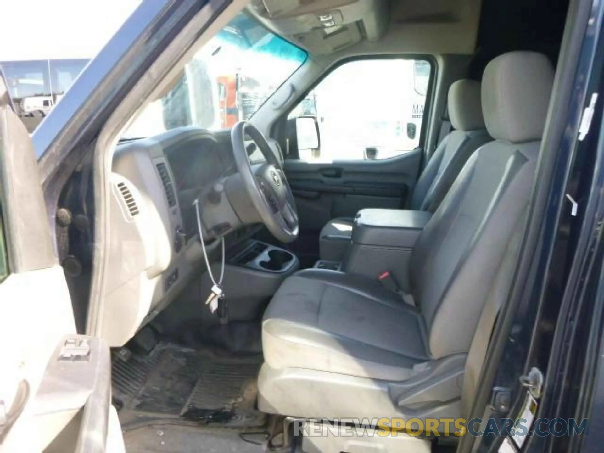 16 fotografías del automóvil dañado 1N6BF0LY3KN807964 NISSAN NV CARGO NV2500 HD 2019