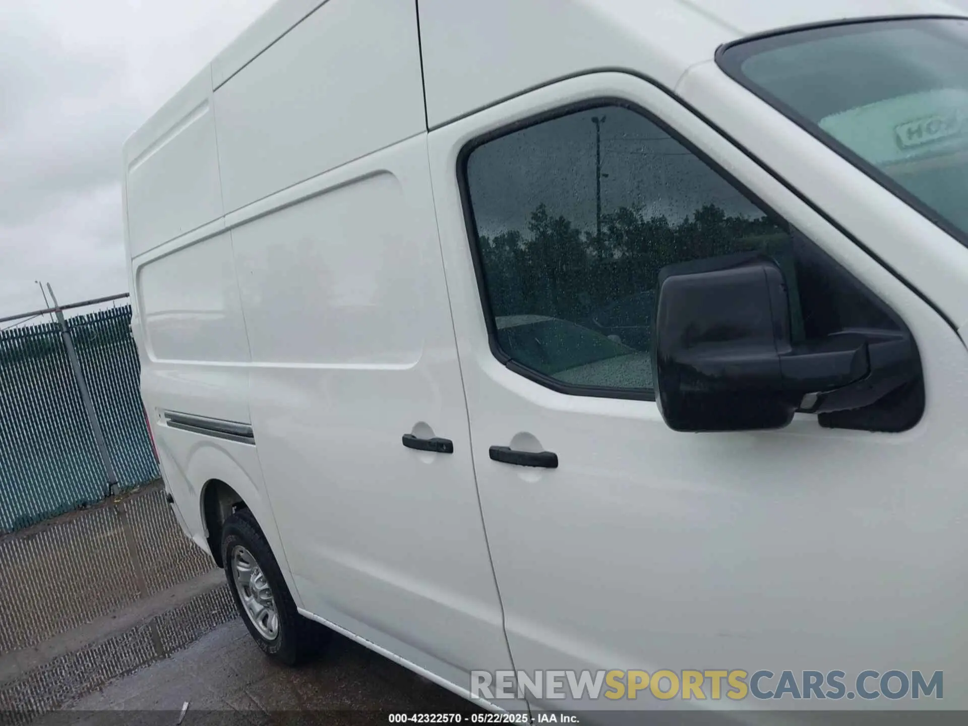 13 fotografías del automóvil dañado 1N6BF0LY6KN810650 NISSAN NV CARGO NV2500 HD 2019