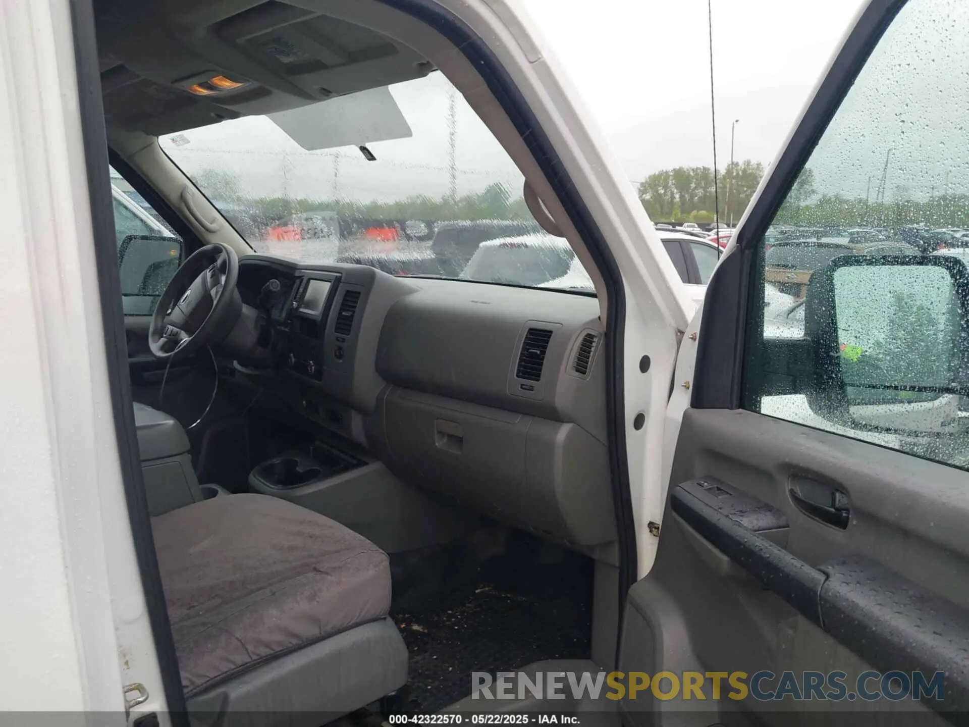 5 fotografías del automóvil dañado 1N6BF0LY6KN810650 NISSAN NV CARGO NV2500 HD 2019