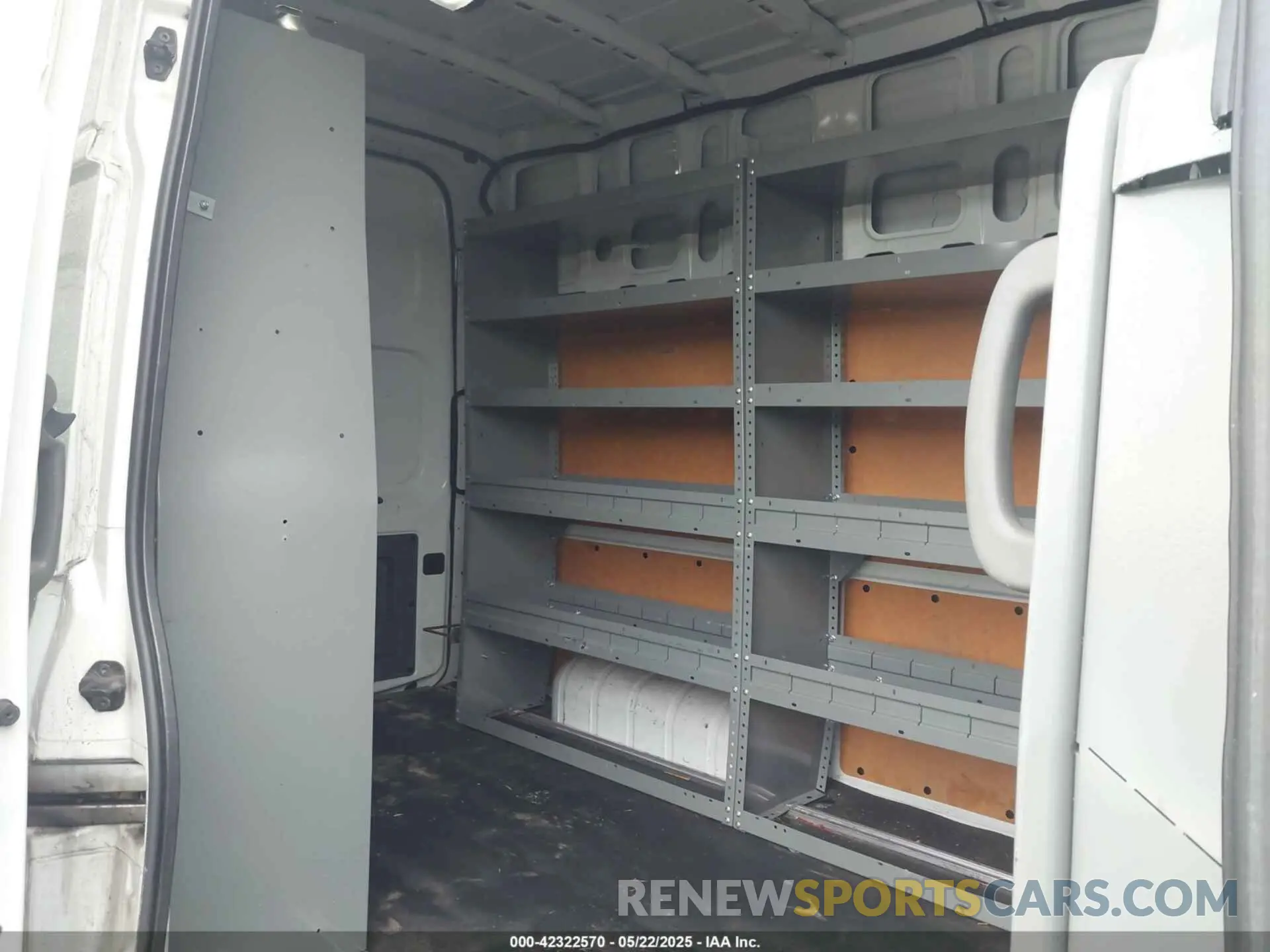8 fotografías del automóvil dañado 1N6BF0LY6KN810650 NISSAN NV CARGO NV2500 HD 2019