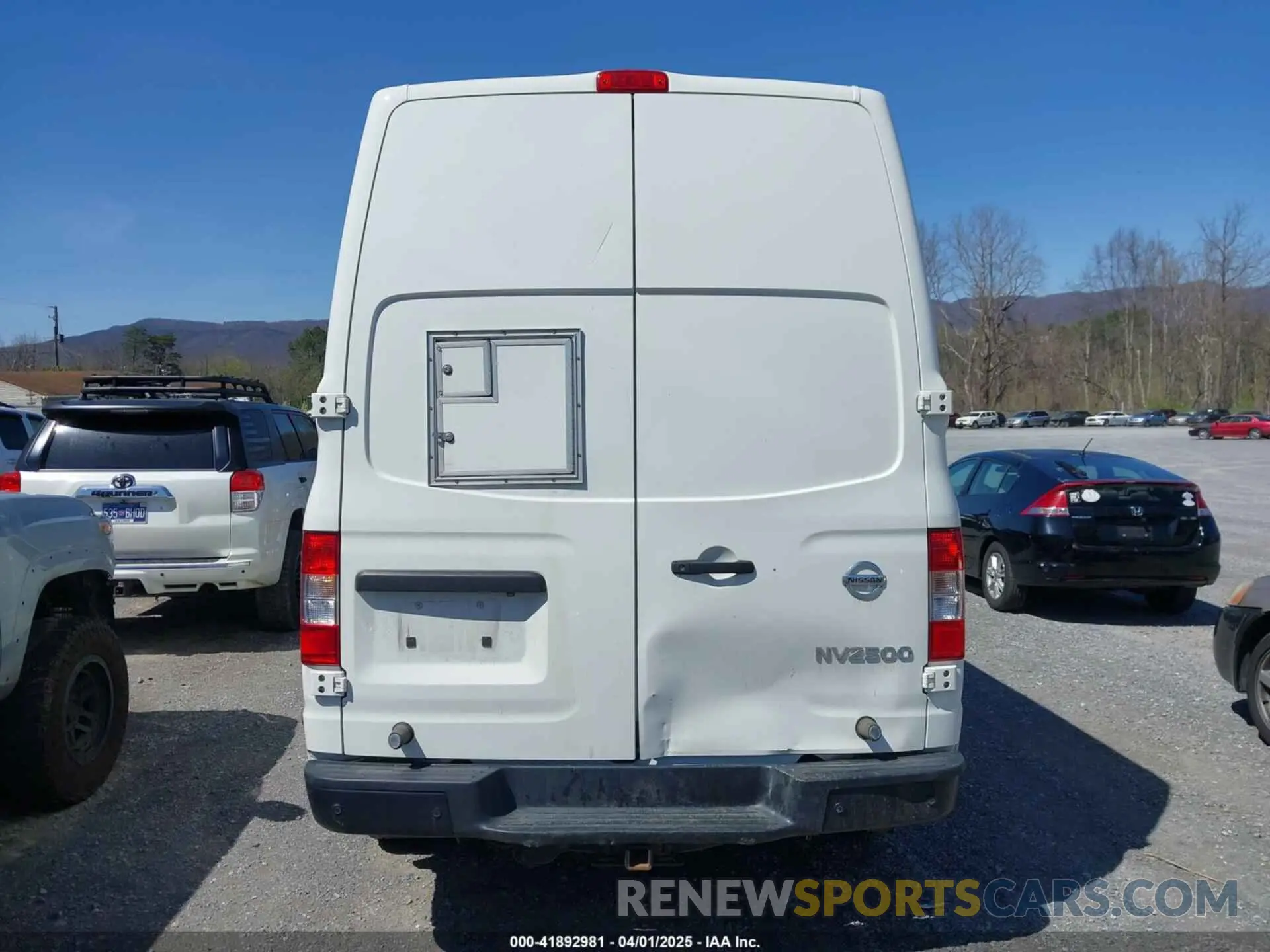 17 fotografías del automóvil dañado 1N6AF0LY5LN809499 NISSAN NV CARGO NV2500 HD 2020