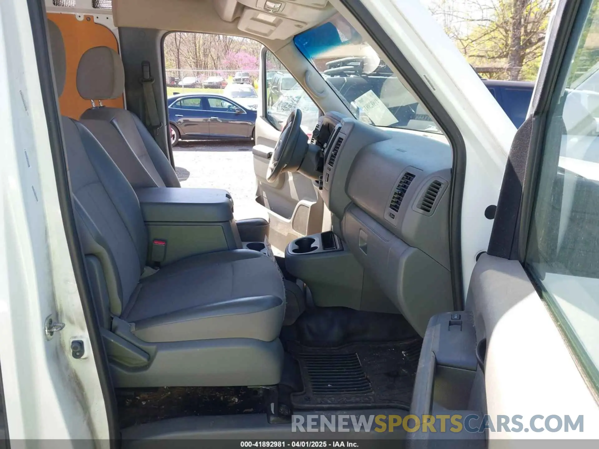 5 fotografías del automóvil dañado 1N6AF0LY5LN809499 NISSAN NV CARGO NV2500 HD 2020