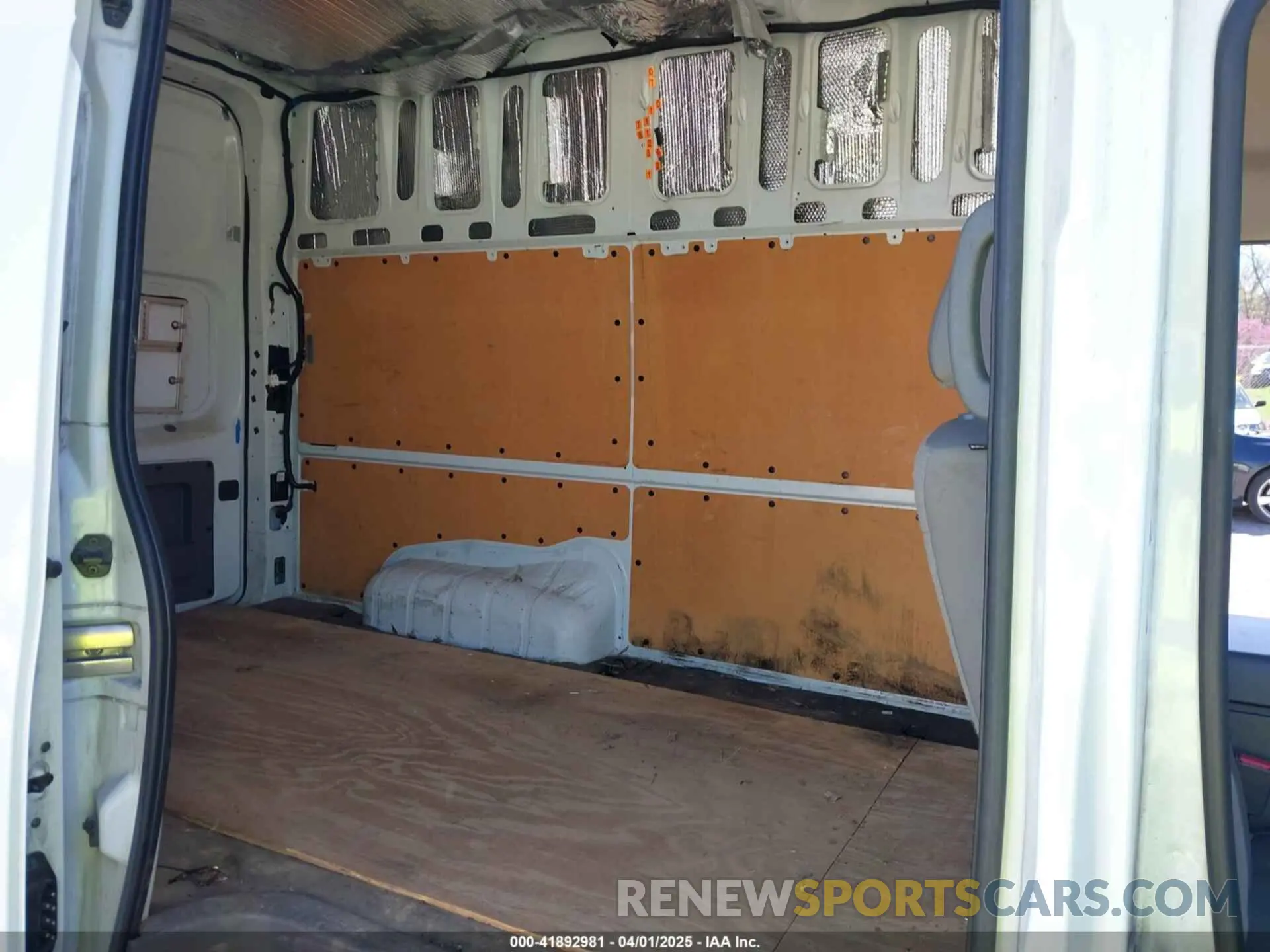 8 fotografías del automóvil dañado 1N6AF0LY5LN809499 NISSAN NV CARGO NV2500 HD 2020
