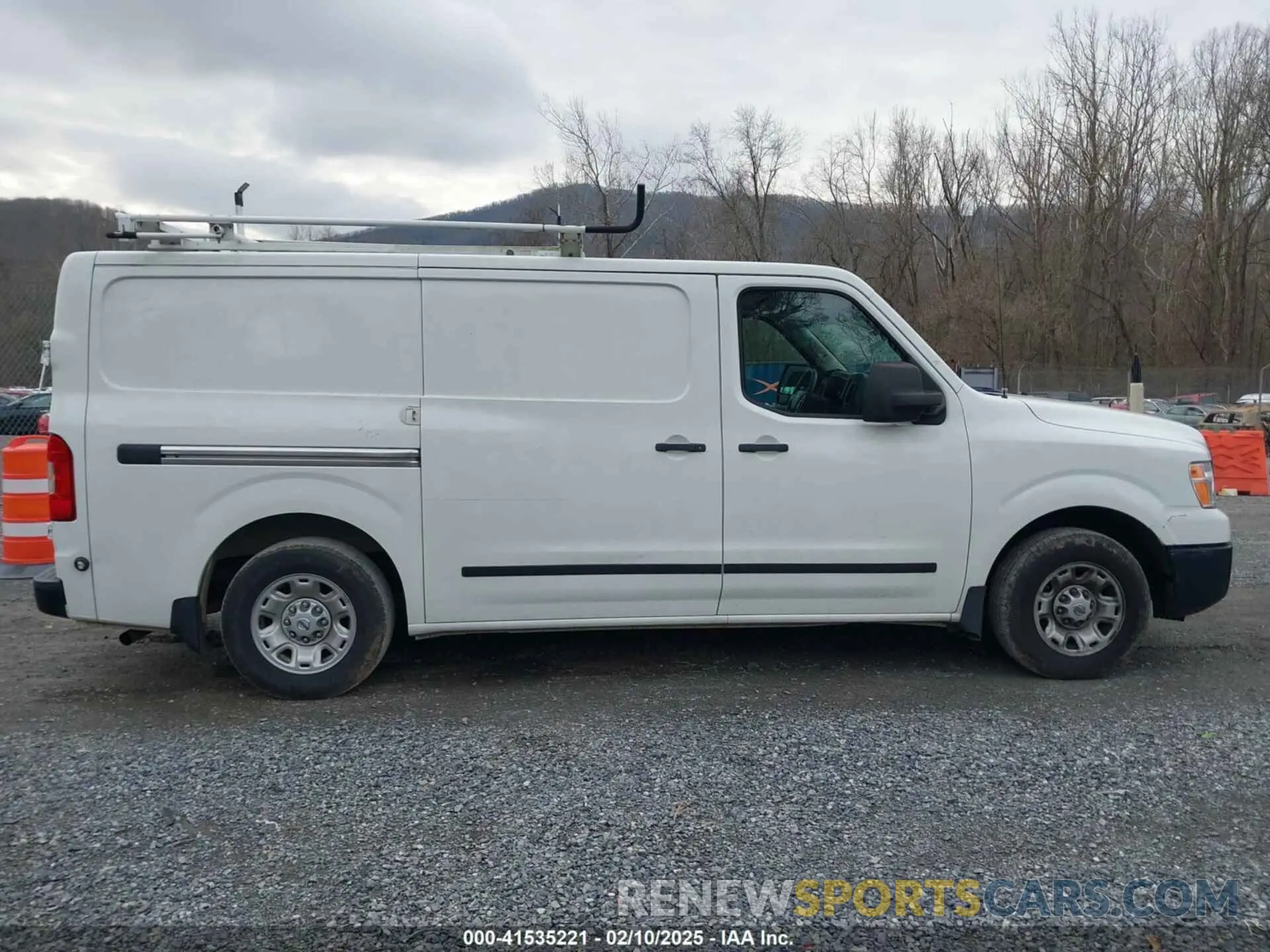 13 fotografías del automóvil dañado 1N6BF0KY2LN810888 NISSAN NV CARGO NV2500 HD 2020