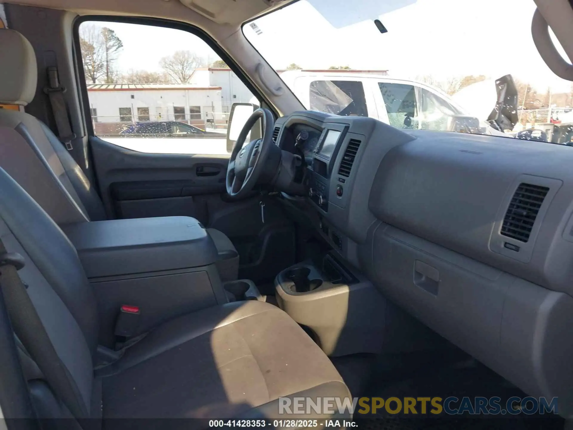 5 fotografías del automóvil dañado 1N6BF0LY2LN804118 NISSAN NV CARGO NV2500 HD 2020