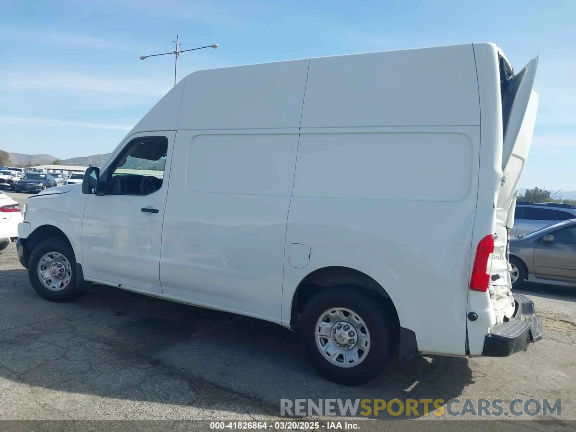 14 fotografías del automóvil dañado 1N6BF0LY3LN811787 NISSAN NV CARGO NV2500 HD 2020
