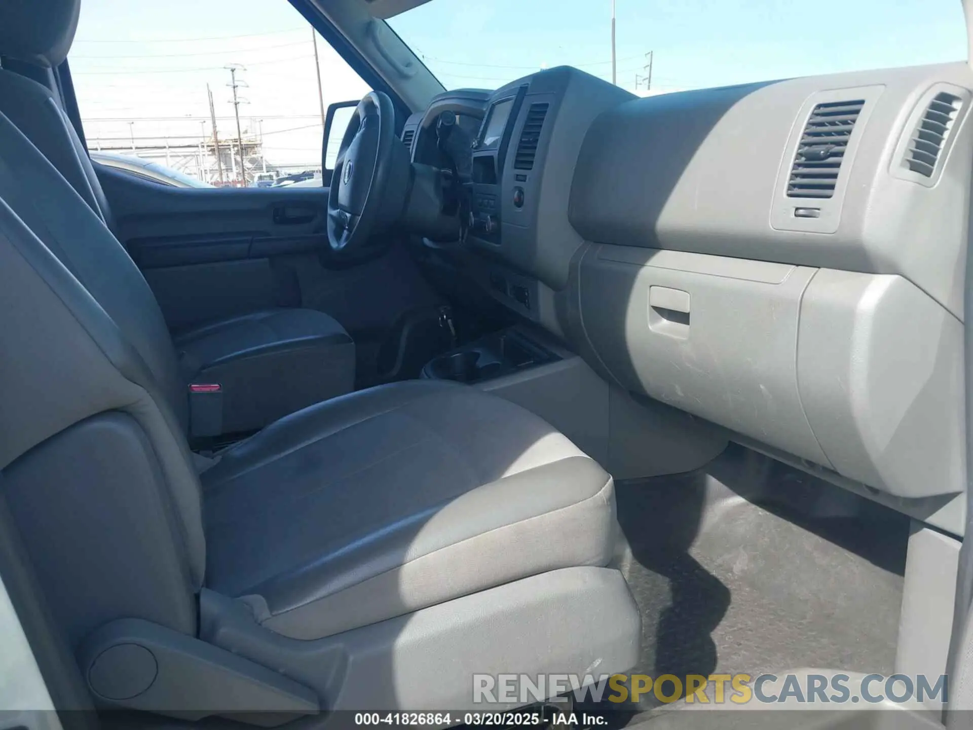 5 fotografías del automóvil dañado 1N6BF0LY3LN811787 NISSAN NV CARGO NV2500 HD 2020