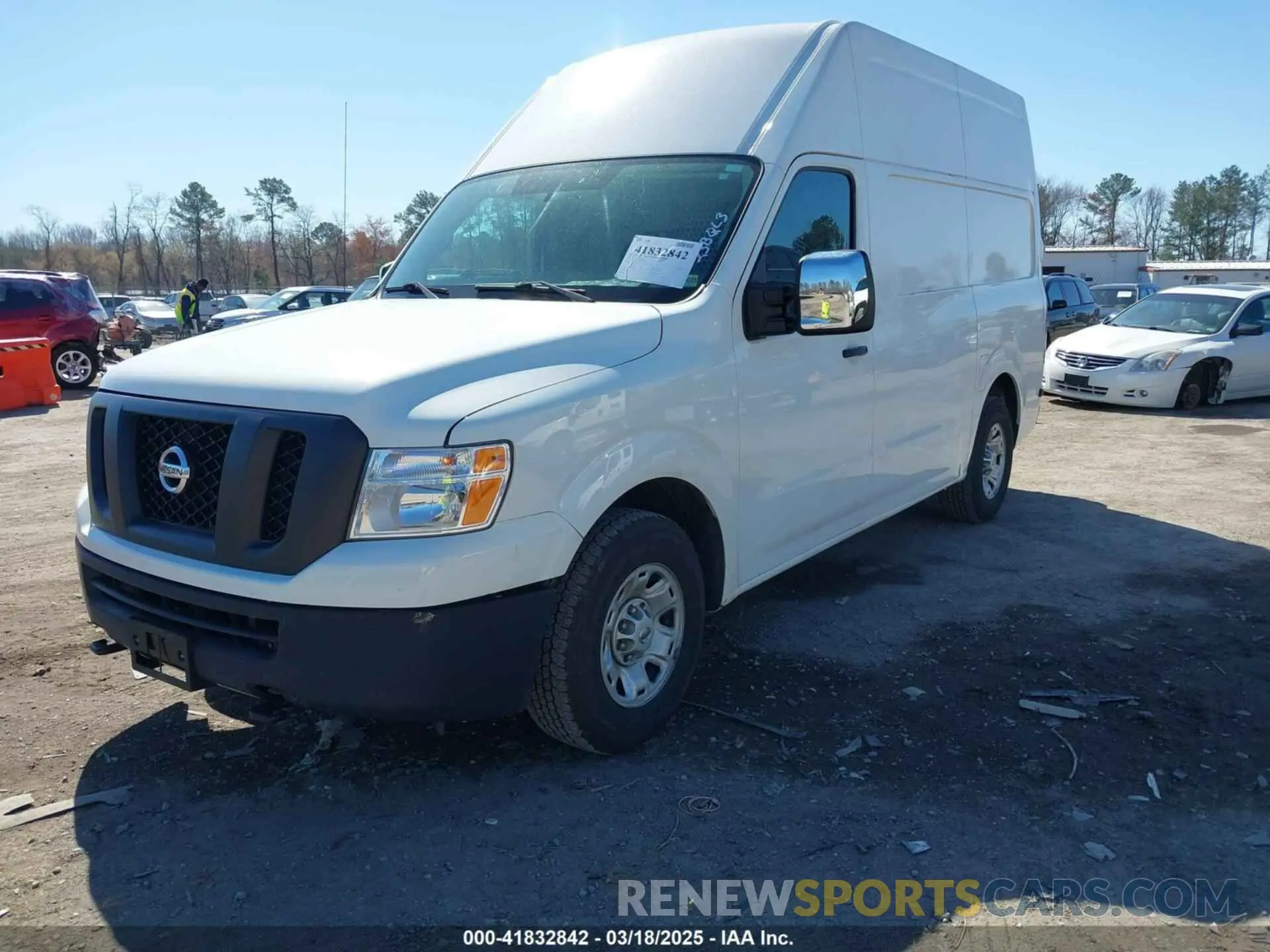 2 fotografías del automóvil dañado 1N6AF0LY4LN803404 NISSAN NV CARGO NV3500 HD 2020