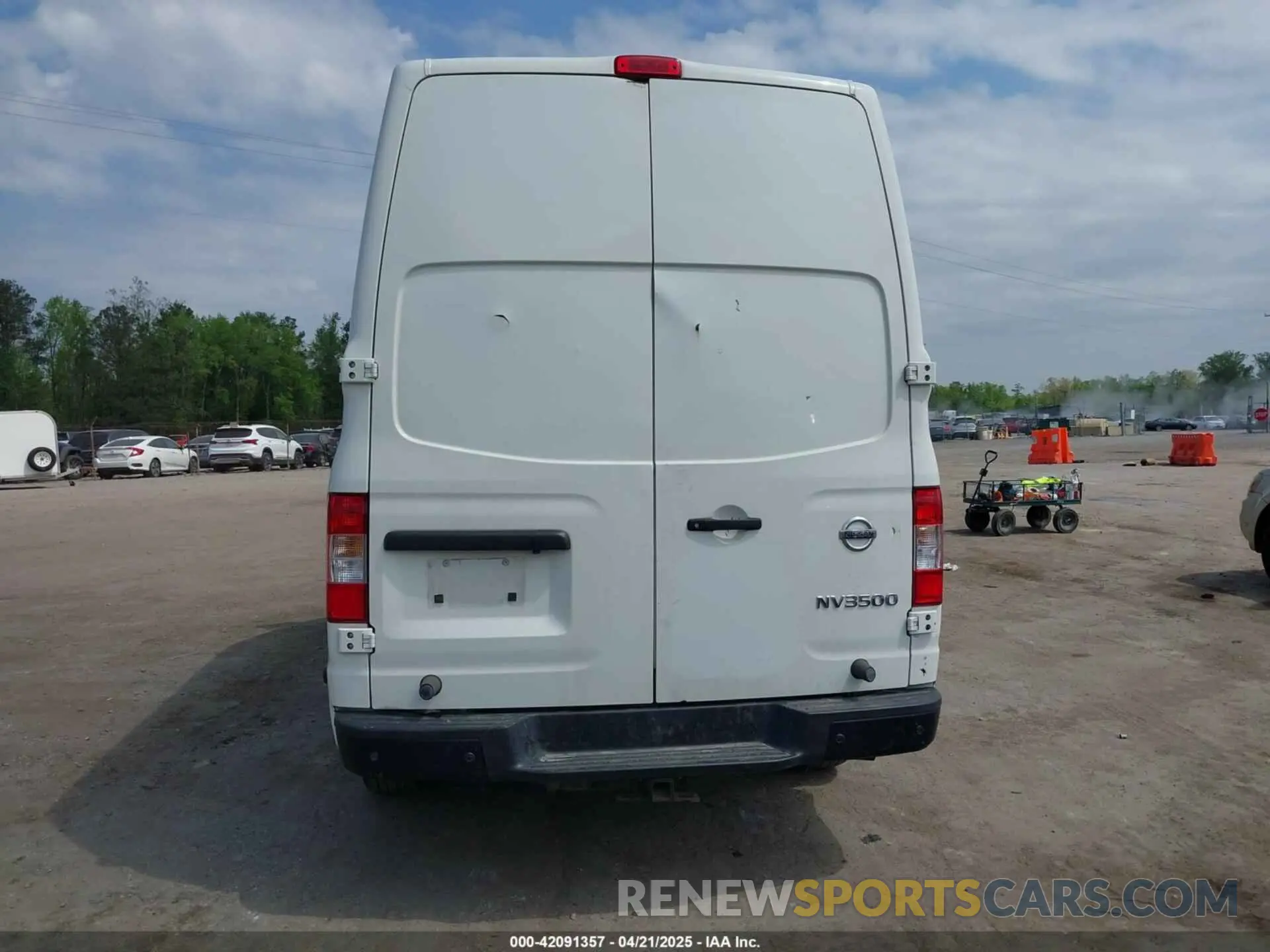 16 fotografías del automóvil dañado 1N6AF0LY9MN802430 NISSAN NV CARGO NV3500 HD 2021
