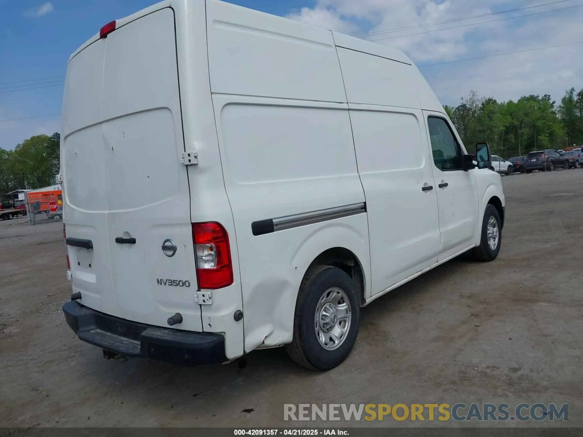 4 fotografías del automóvil dañado 1N6AF0LY9MN802430 NISSAN NV CARGO NV3500 HD 2021