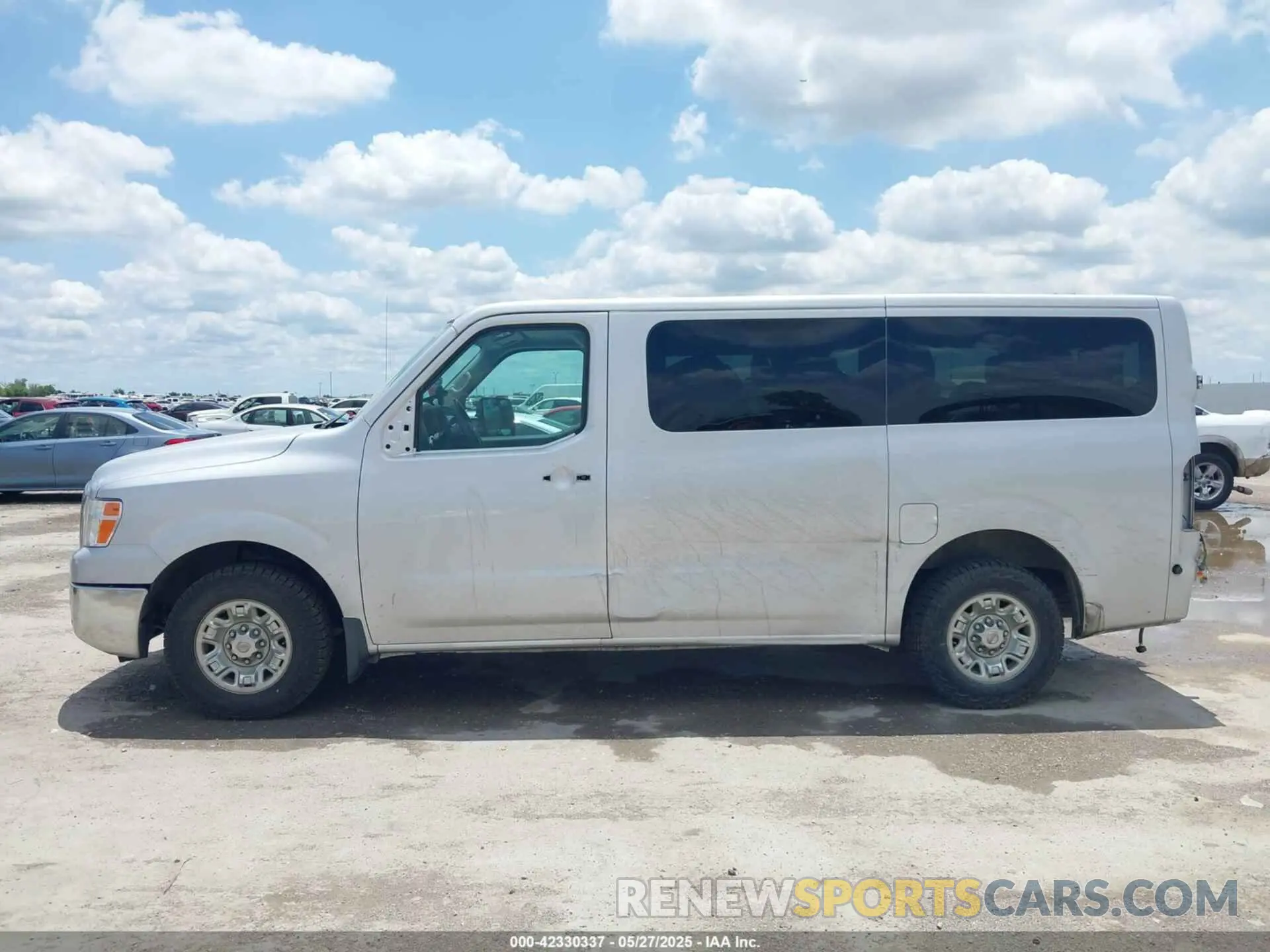 14 fotografías del automóvil dañado 5BZAF0AA2KN852771 NISSAN NV PASSENGER NV3500 HD 2019