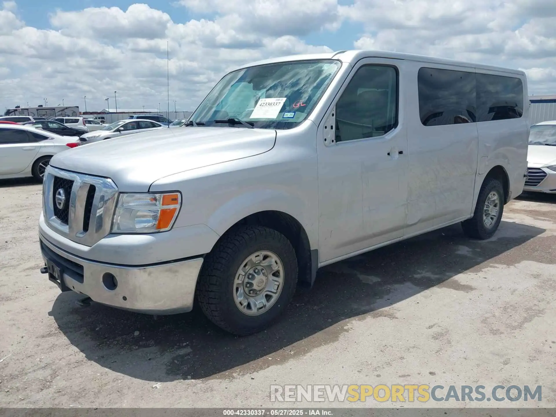 2 fotografías del automóvil dañado 5BZAF0AA2KN852771 NISSAN NV PASSENGER NV3500 HD 2019