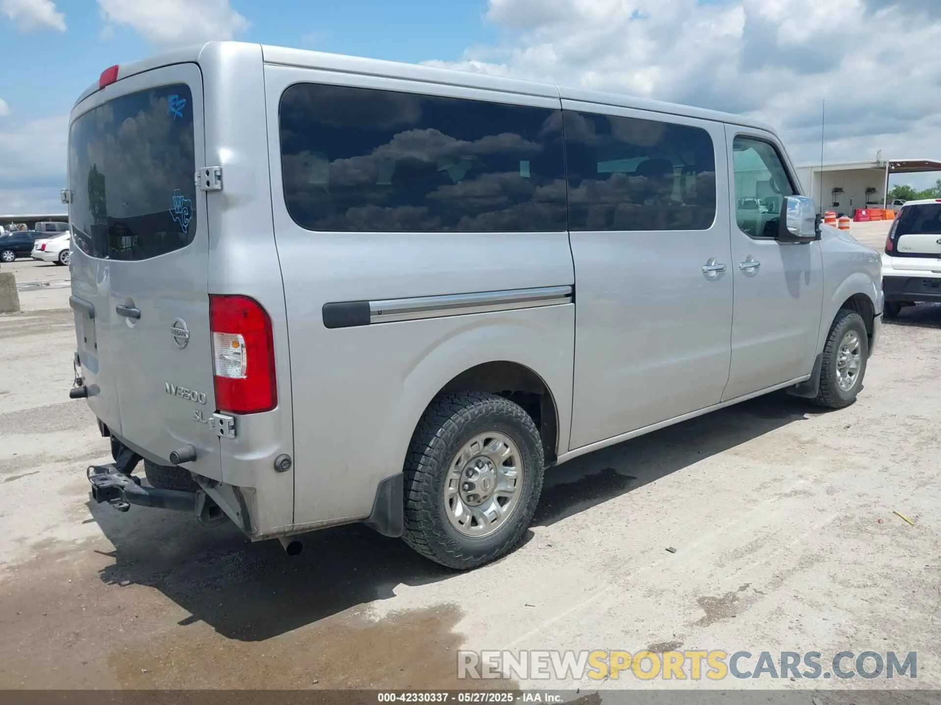 4 fotografías del automóvil dañado 5BZAF0AA2KN852771 NISSAN NV PASSENGER NV3500 HD 2019
