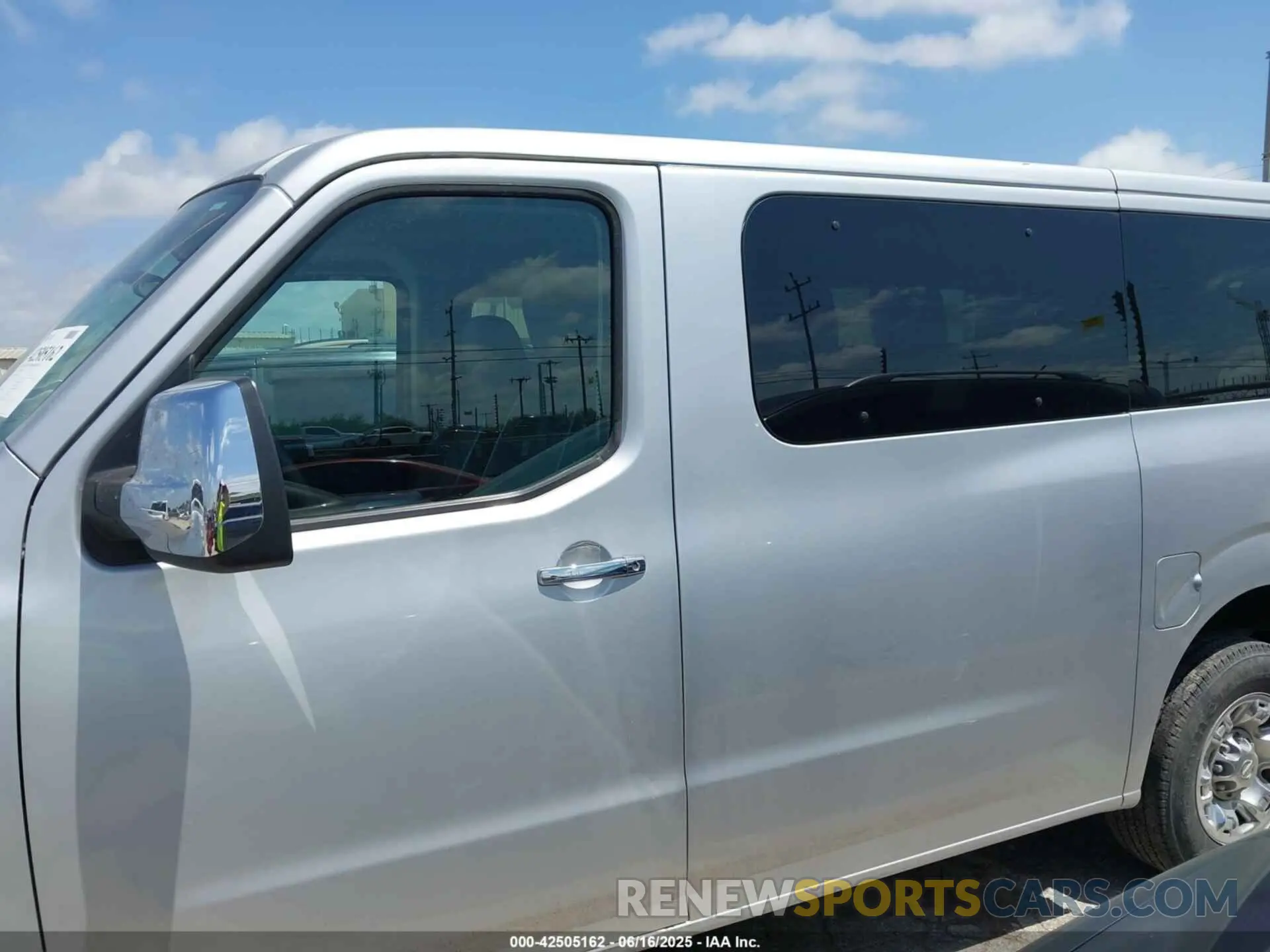 14 fotografías del automóvil dañado 5BZBF0AA8LN850612 NISSAN NV PASSENGER NV3500 HD 2020