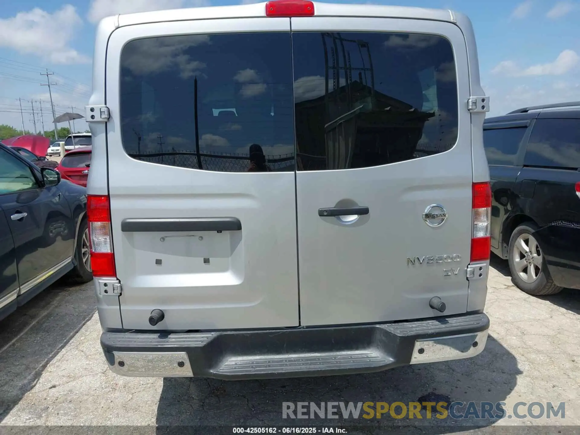 16 fotografías del automóvil dañado 5BZBF0AA8LN850612 NISSAN NV PASSENGER NV3500 HD 2020
