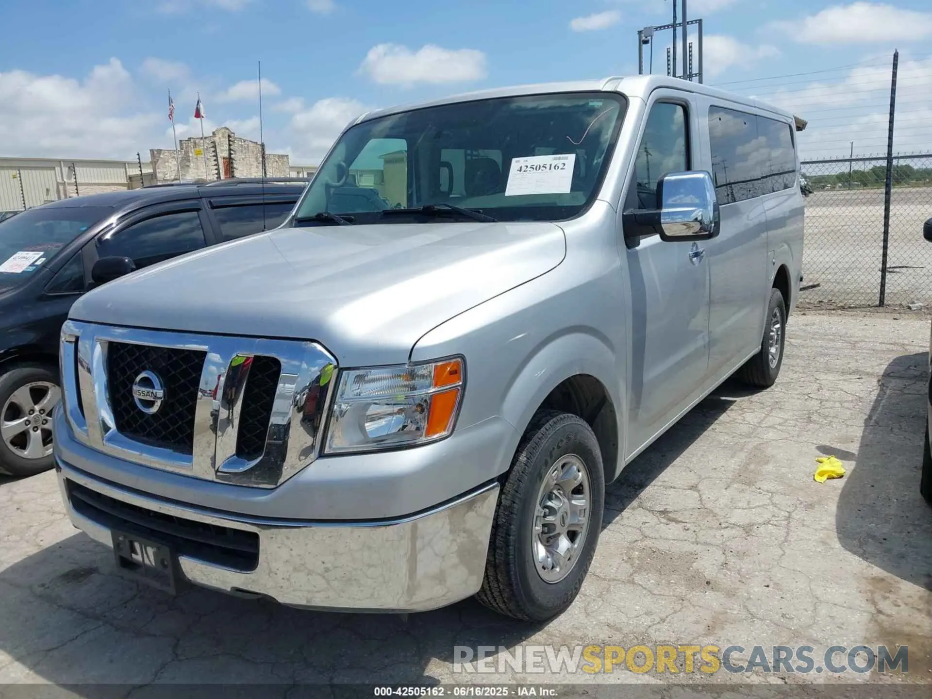 2 fotografías del automóvil dañado 5BZBF0AA8LN850612 NISSAN NV PASSENGER NV3500 HD 2020