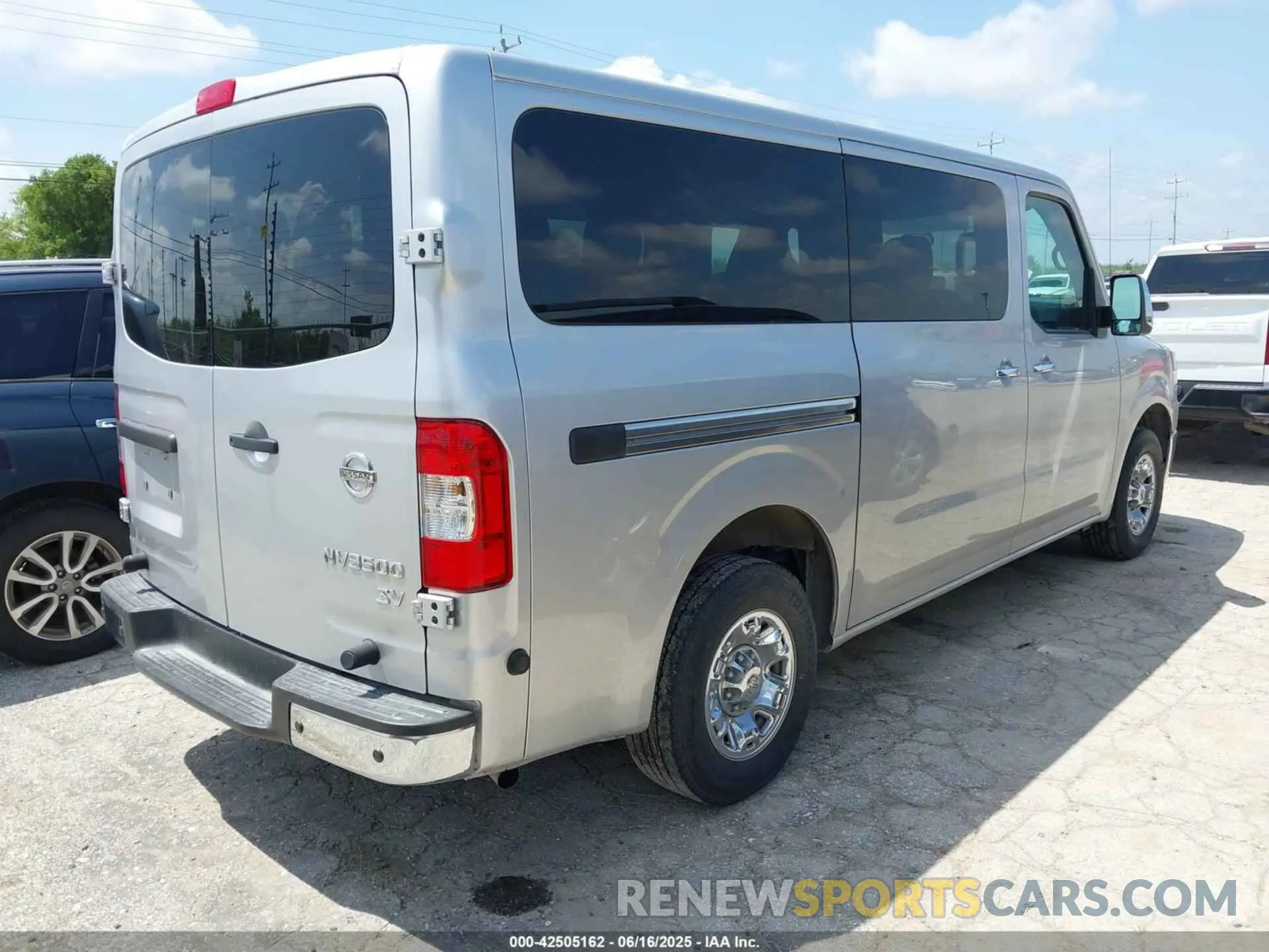 4 fotografías del automóvil dañado 5BZBF0AA8LN850612 NISSAN NV PASSENGER NV3500 HD 2020