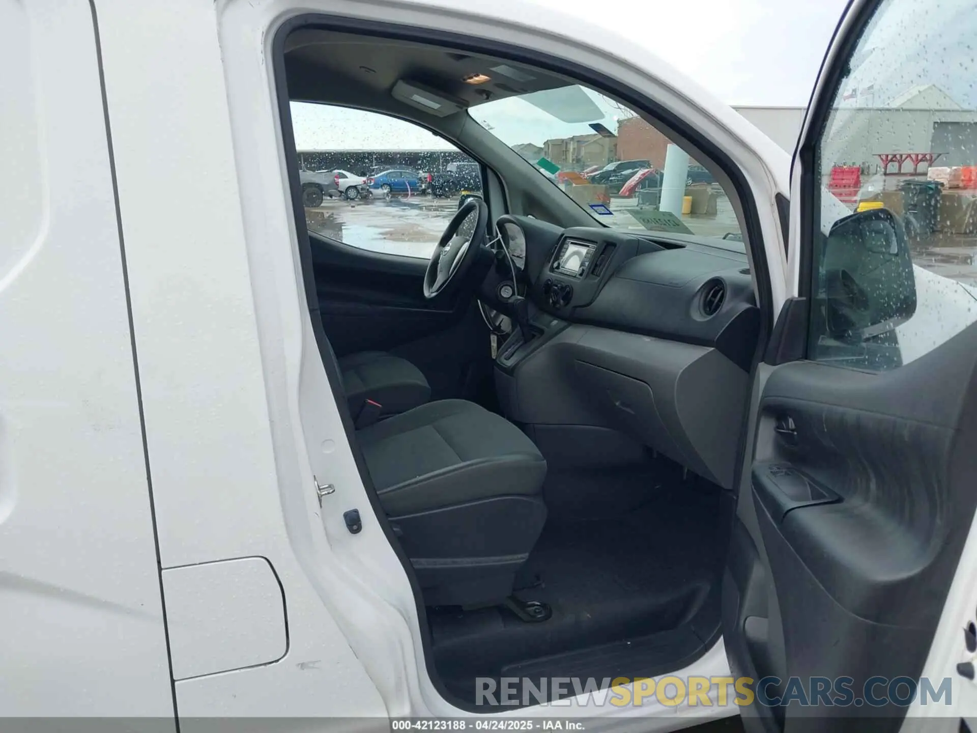 5 fotografías del automóvil dañado 3N6CM0KN3KK699370 NISSAN NV200 2019