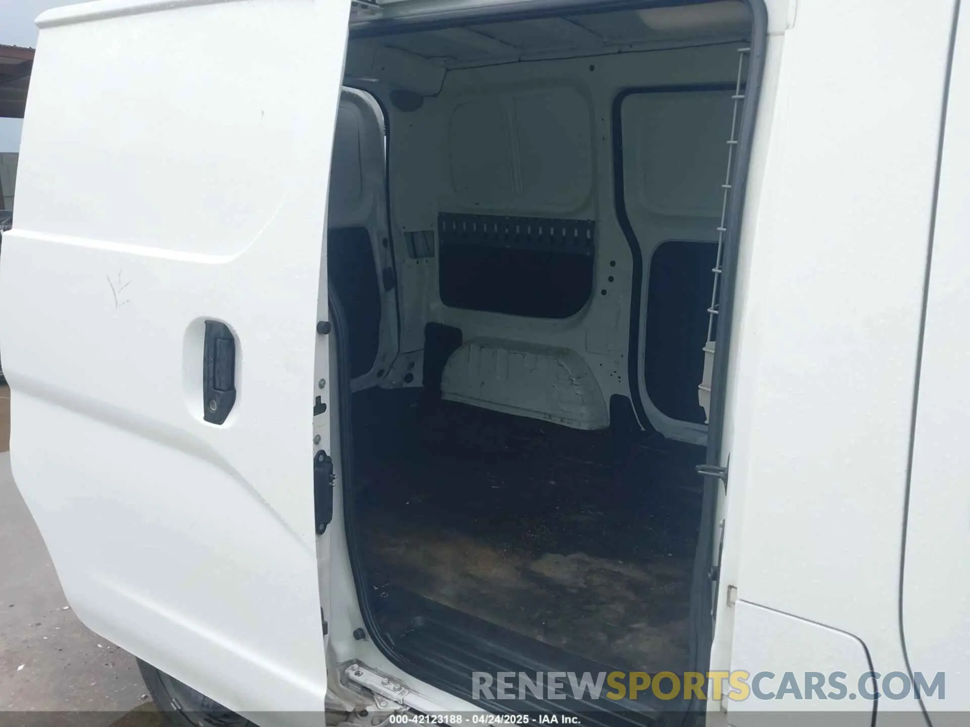 8 fotografías del automóvil dañado 3N6CM0KN3KK699370 NISSAN NV200 2019