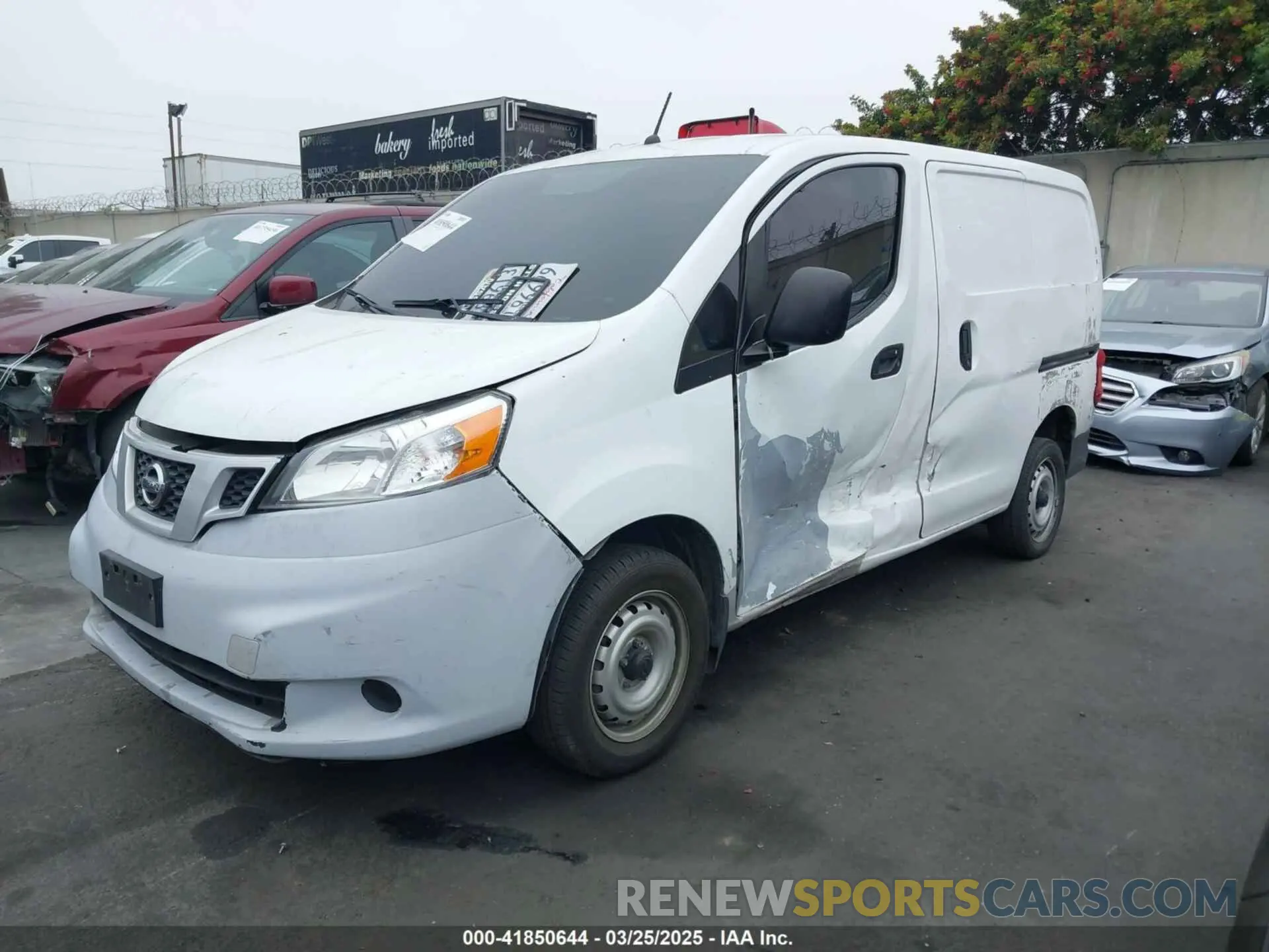 2 fotografías del automóvil dañado 3N6CM0KN3KK700386 NISSAN NV200 2019