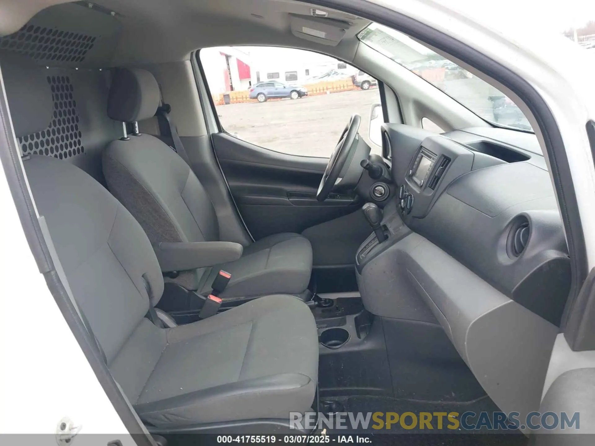 5 fotografías del automóvil dañado 3N6CM0KN6KK691375 NISSAN NV200 2019