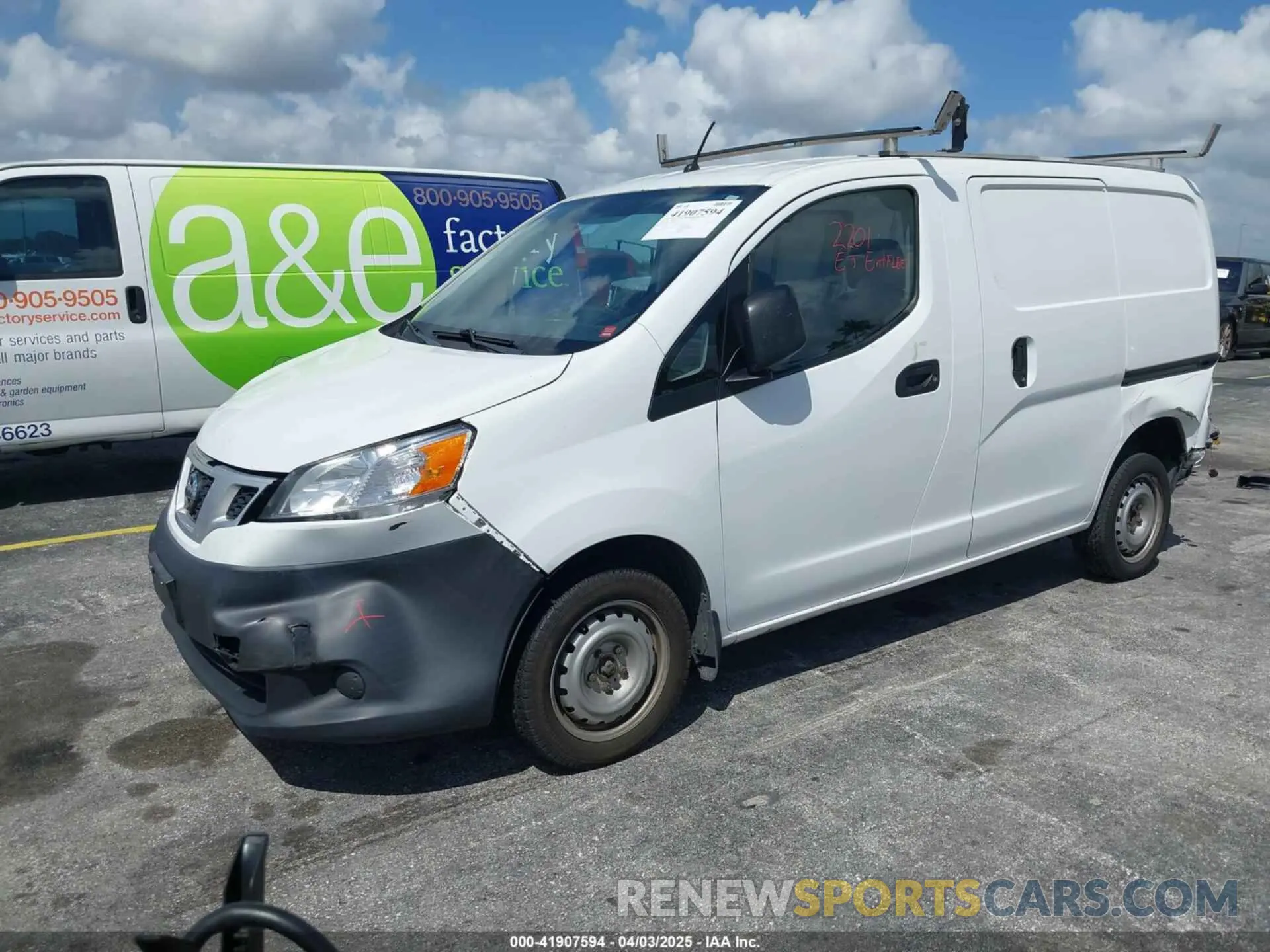 2 fotografías del automóvil dañado 3N6CM0KN7KK694253 NISSAN NV200 2019