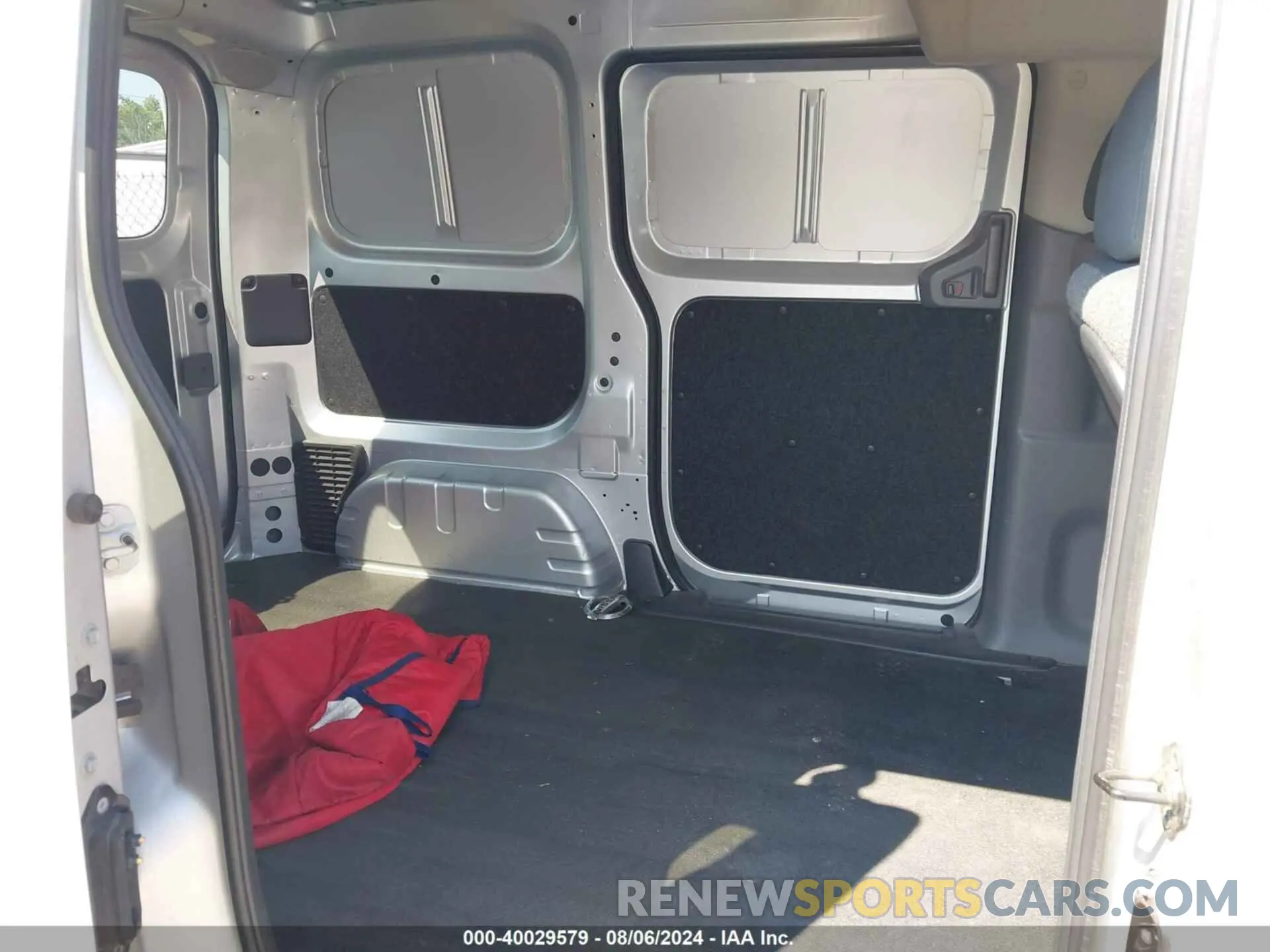 8 fotografías del automóvil dañado 3N6CM0KNXKK699172 NISSAN NV200 2019