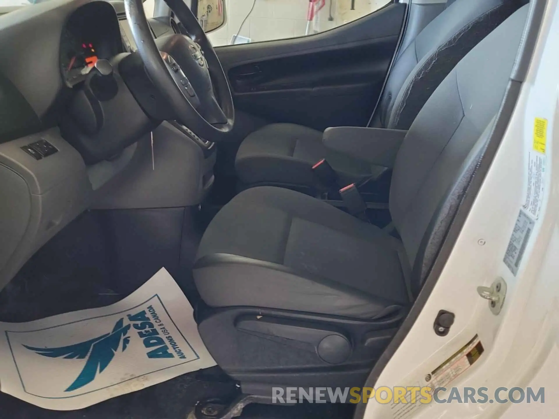 16 fotografías del automóvil dañado 3N6CM0KN2LK704415 NISSAN NV200 2020