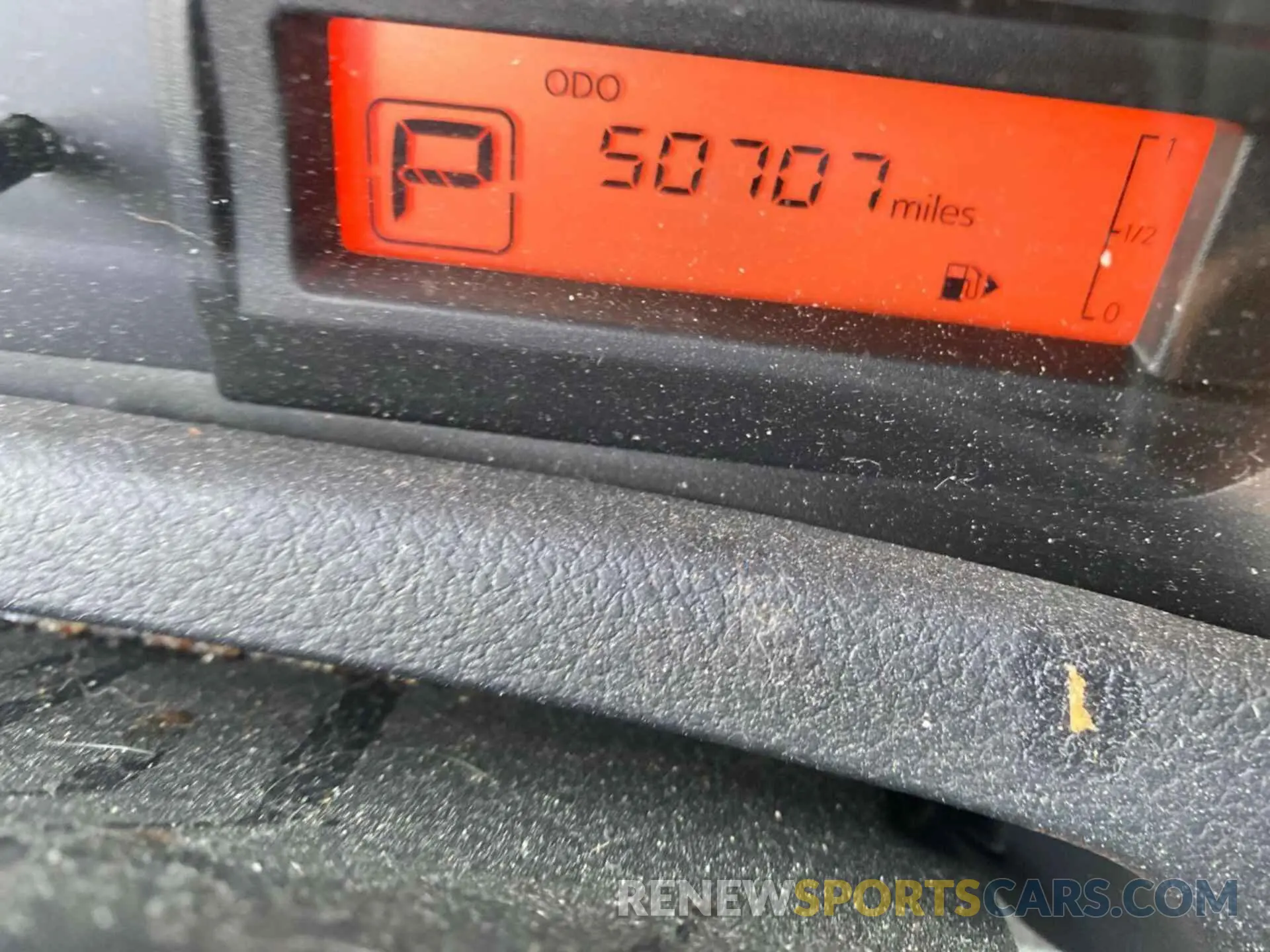 2 fotografías del automóvil dañado 3N6CM0KN0LK704364 NISSAN NV200  CARGO 2020