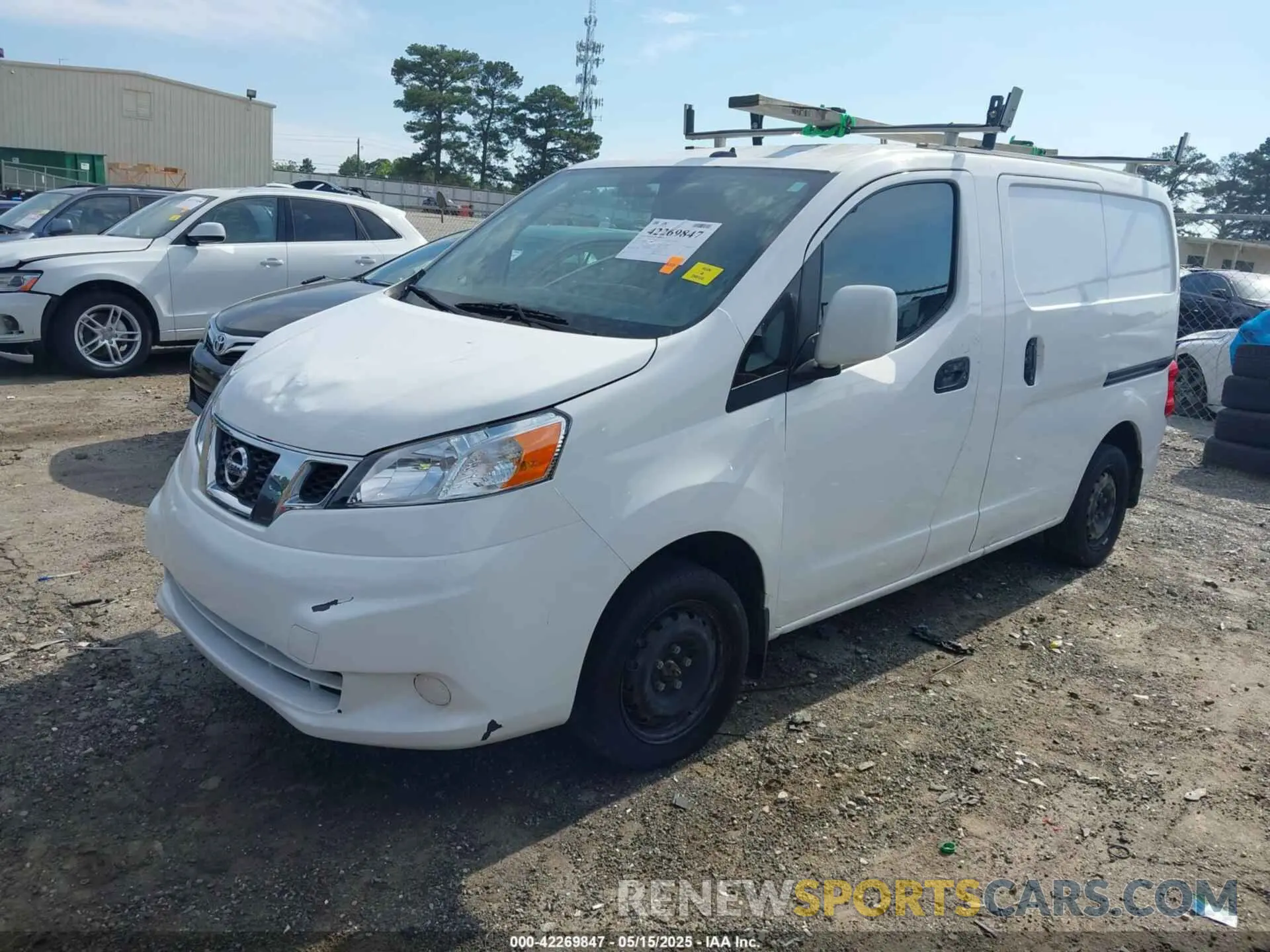 2 fotografías del automóvil dañado 3N6CM0KN3LK693280 NISSAN NV200  CARGO 2020