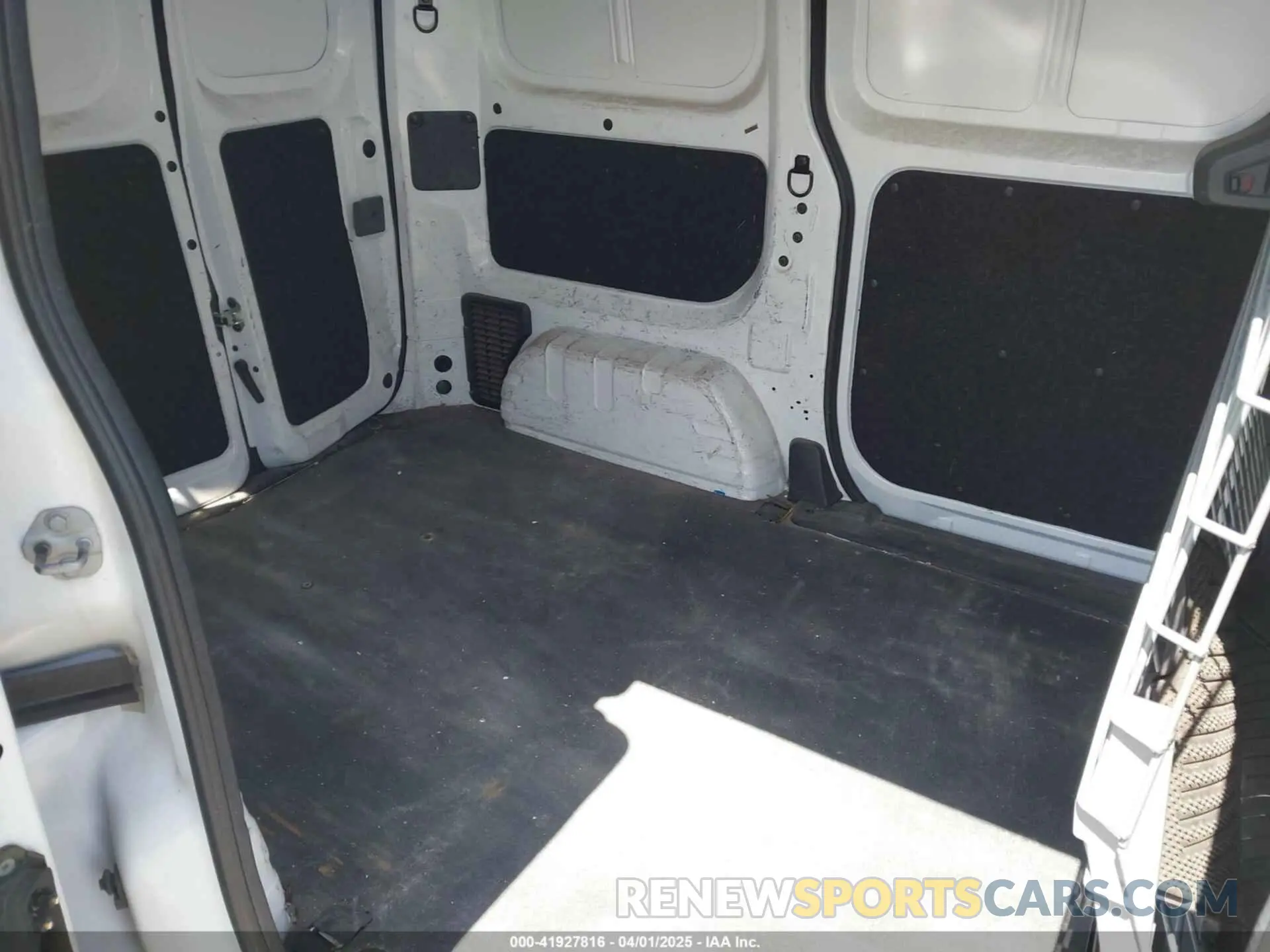 8 fotografías del automóvil dañado 3N6CM0KN3LK698639 NISSAN NV200  CARGO 2020