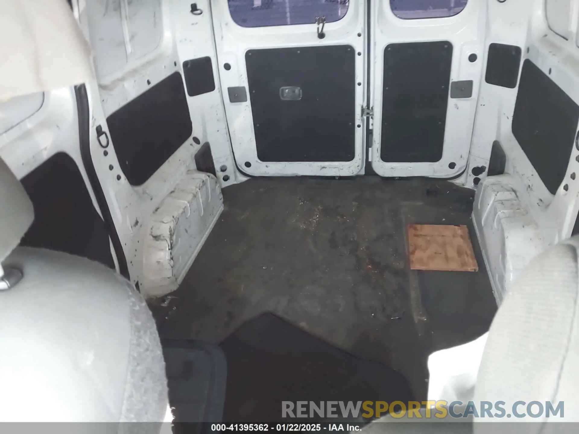 8 fotografías del automóvil dañado 3N6CM0KN6LK701131 NISSAN NV200  CARGO 2020