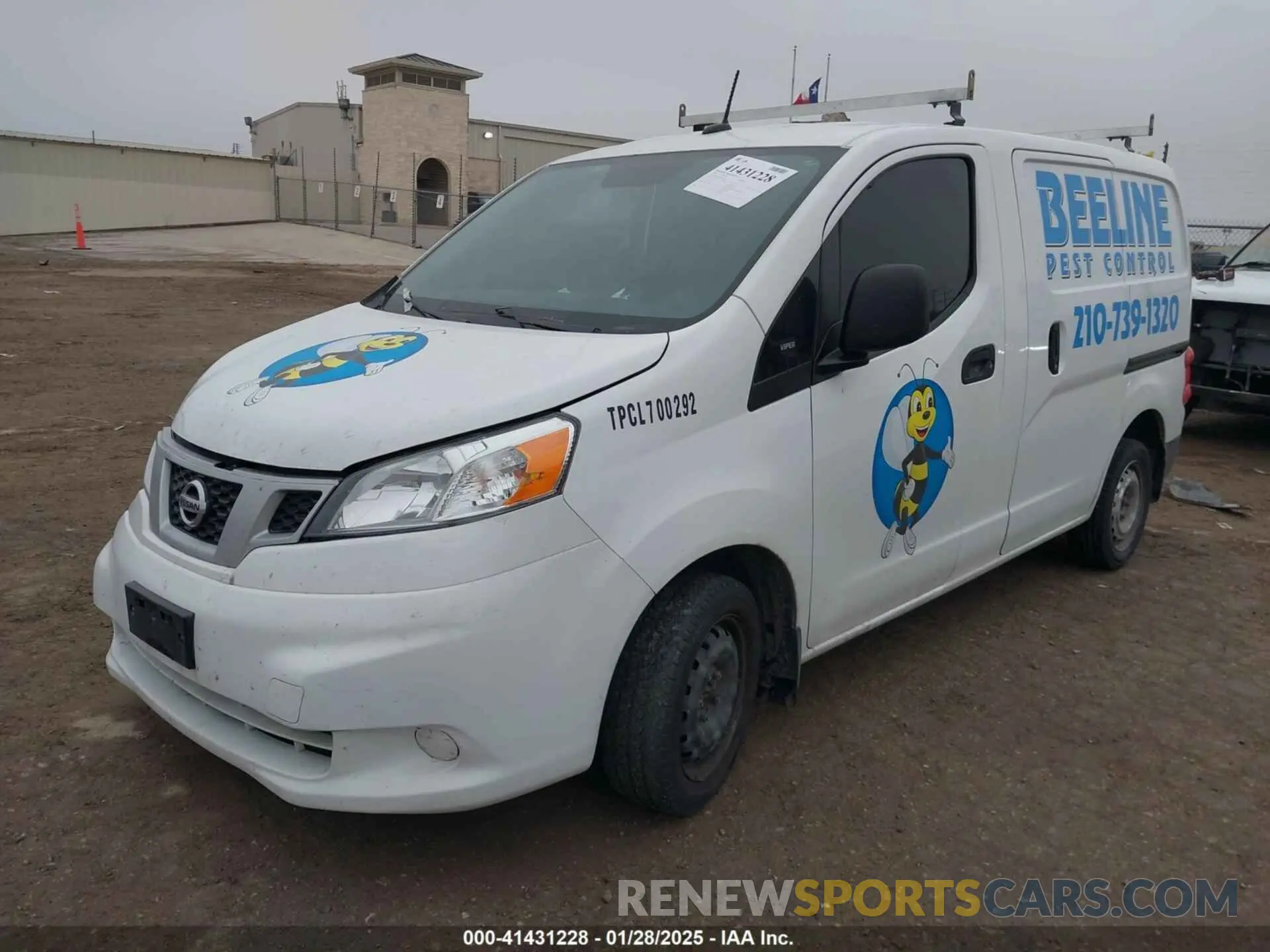 2 fotografías del automóvil dañado 3N6CM0KN8LK703561 NISSAN NV200  CARGO 2020