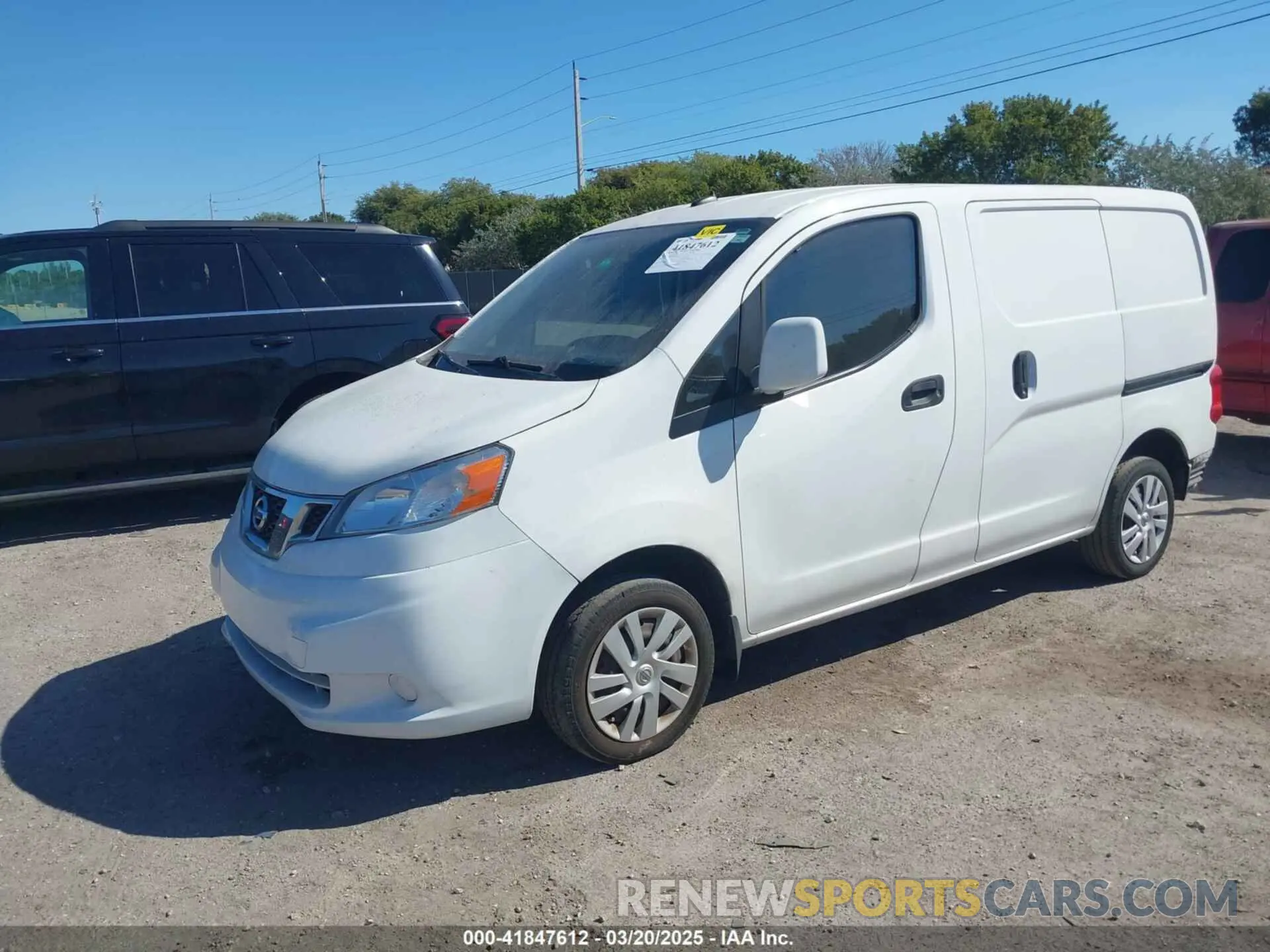 2 fotografías del automóvil dañado 3N6CM0KN9LK71O972 NISSAN NV200  CARGO 2020