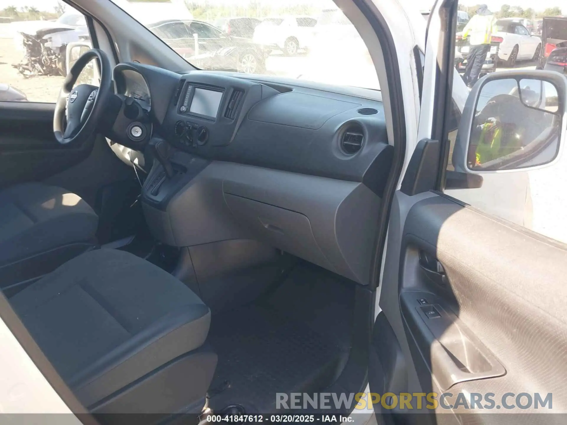 5 fotografías del automóvil dañado 3N6CM0KN9LK71O972 NISSAN NV200  CARGO 2020