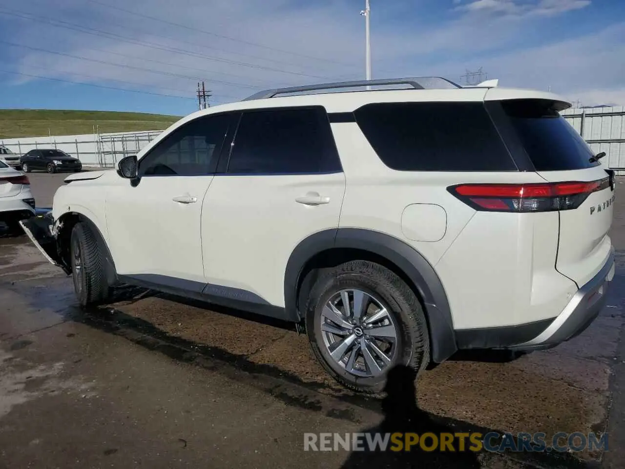 2 fotografías del automóvil dañado 5N1DR3CC9NC211472 NISSAN PATHFINDER 2022