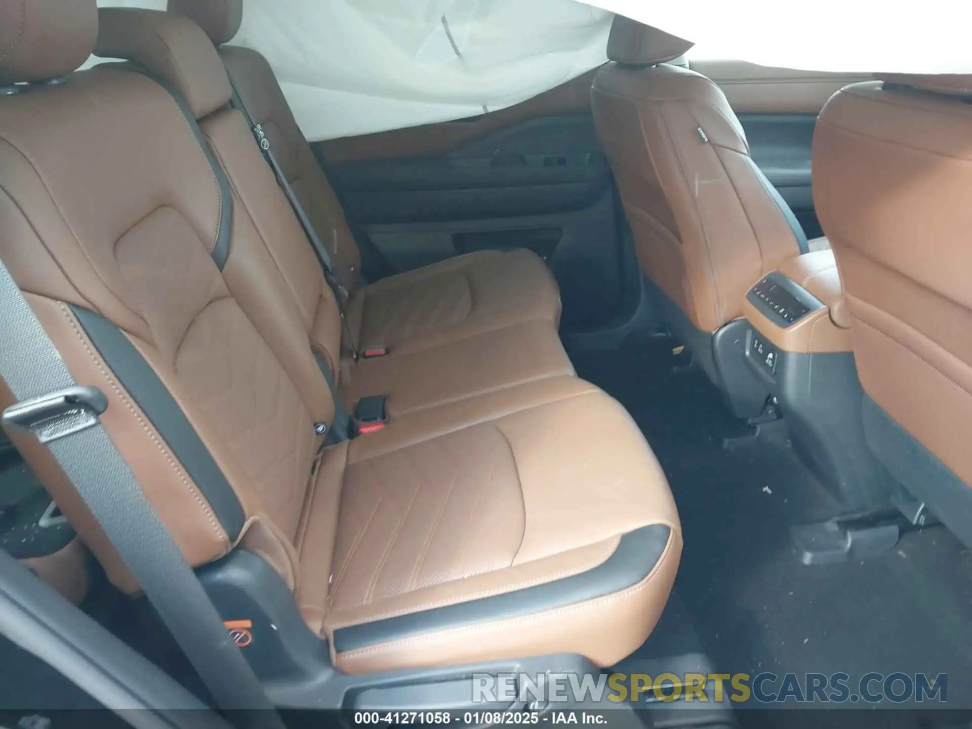 8 fotografías del automóvil dañado 5N1DR3DJ8RC219579 NISSAN PATHFINDER 2024