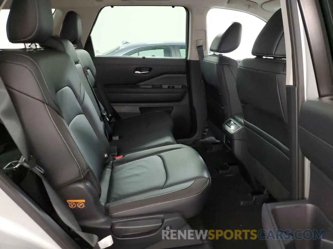 11 fotografías del automóvil dañado 5N1DR3CC2SC228707 NISSAN PATHFINDER 2025